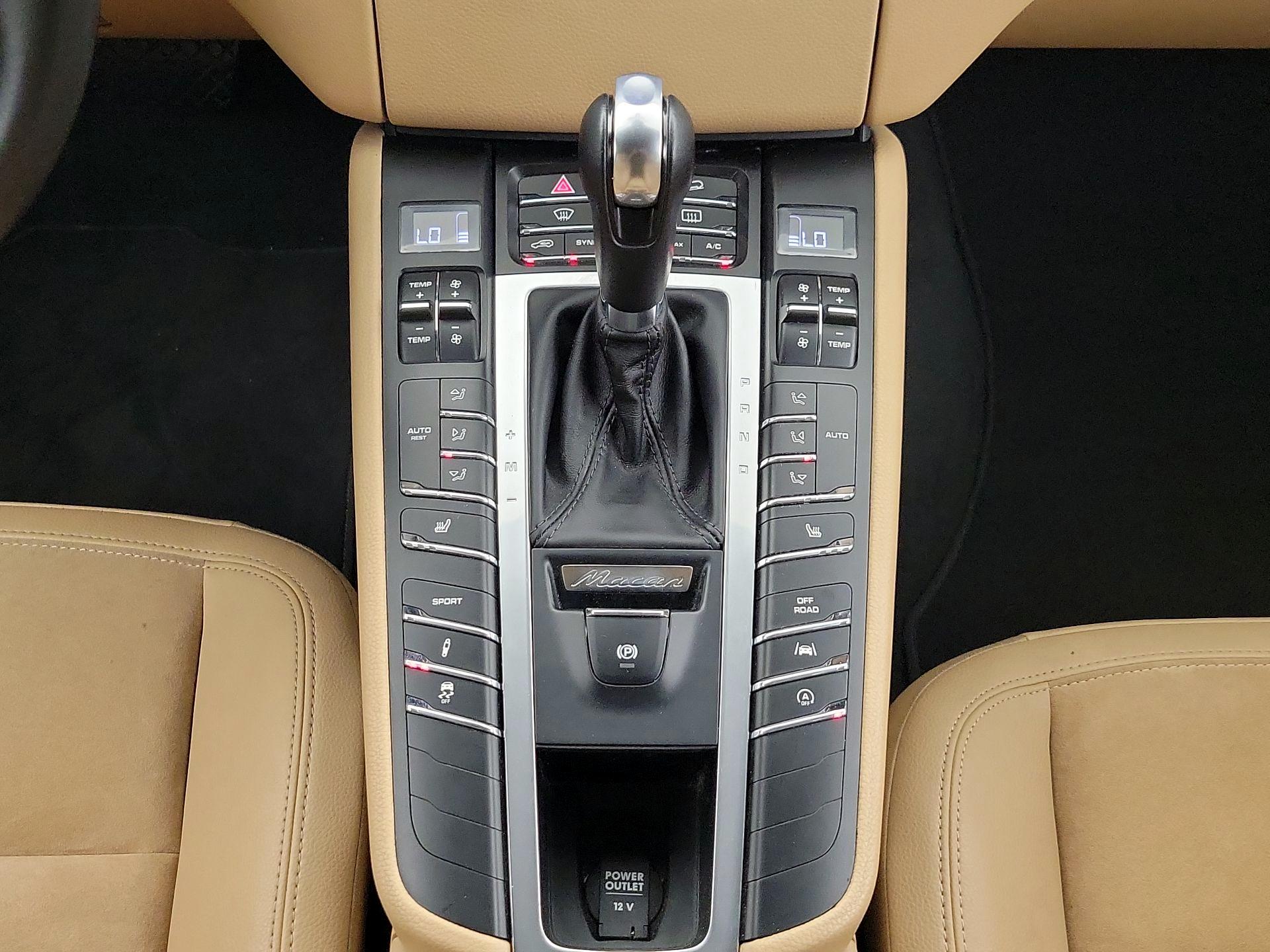 Thumbnail: 2018 Porsche Macan - 18