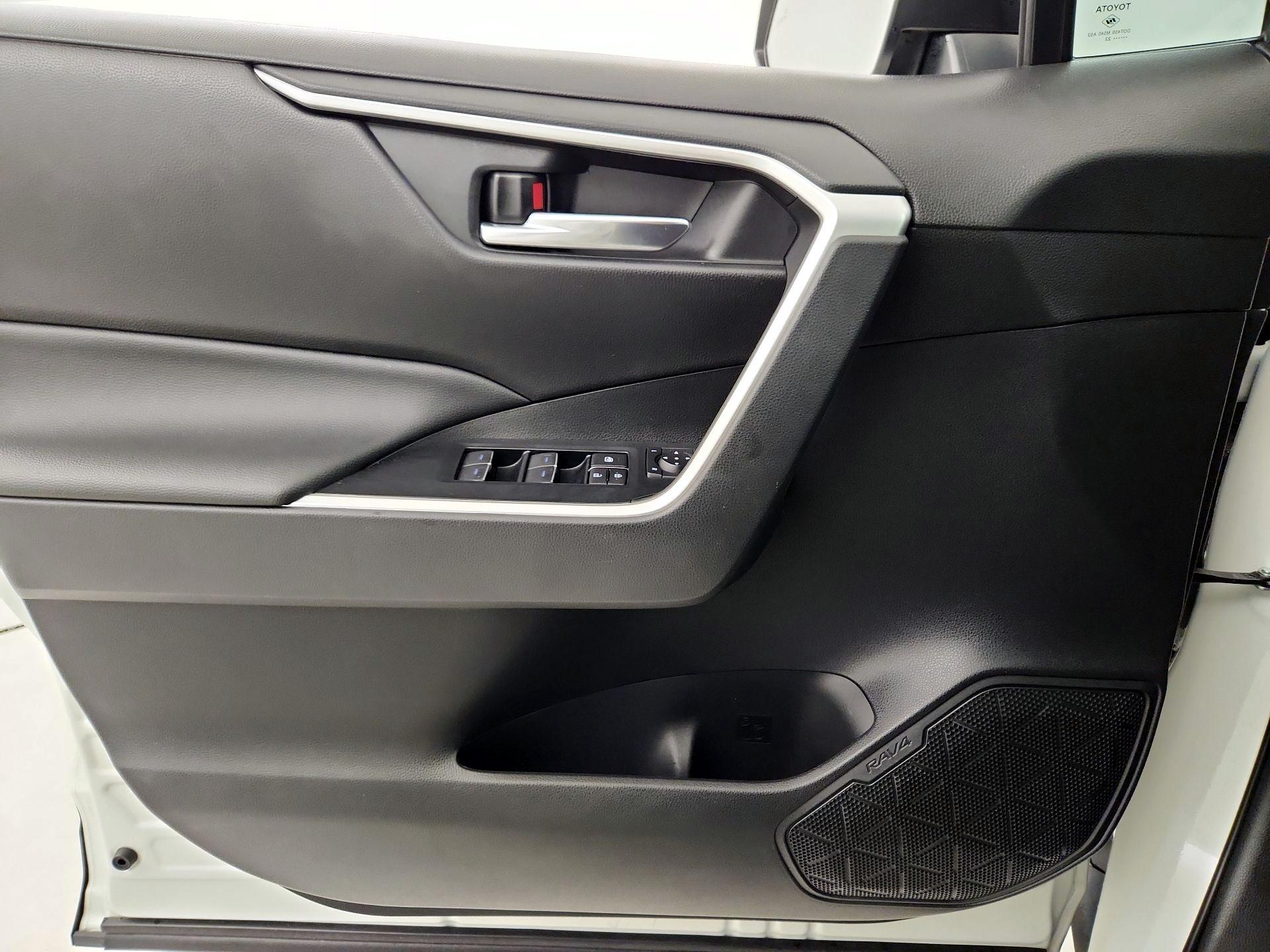 Thumbnail: 2022 Toyota RAV4 - 12