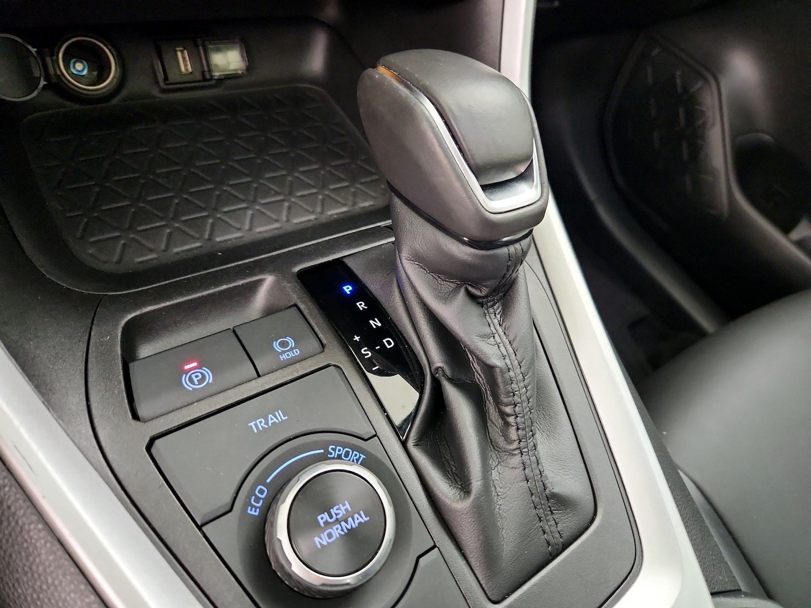 2022 Toyota RAV4 XLE Premium - Photo 18