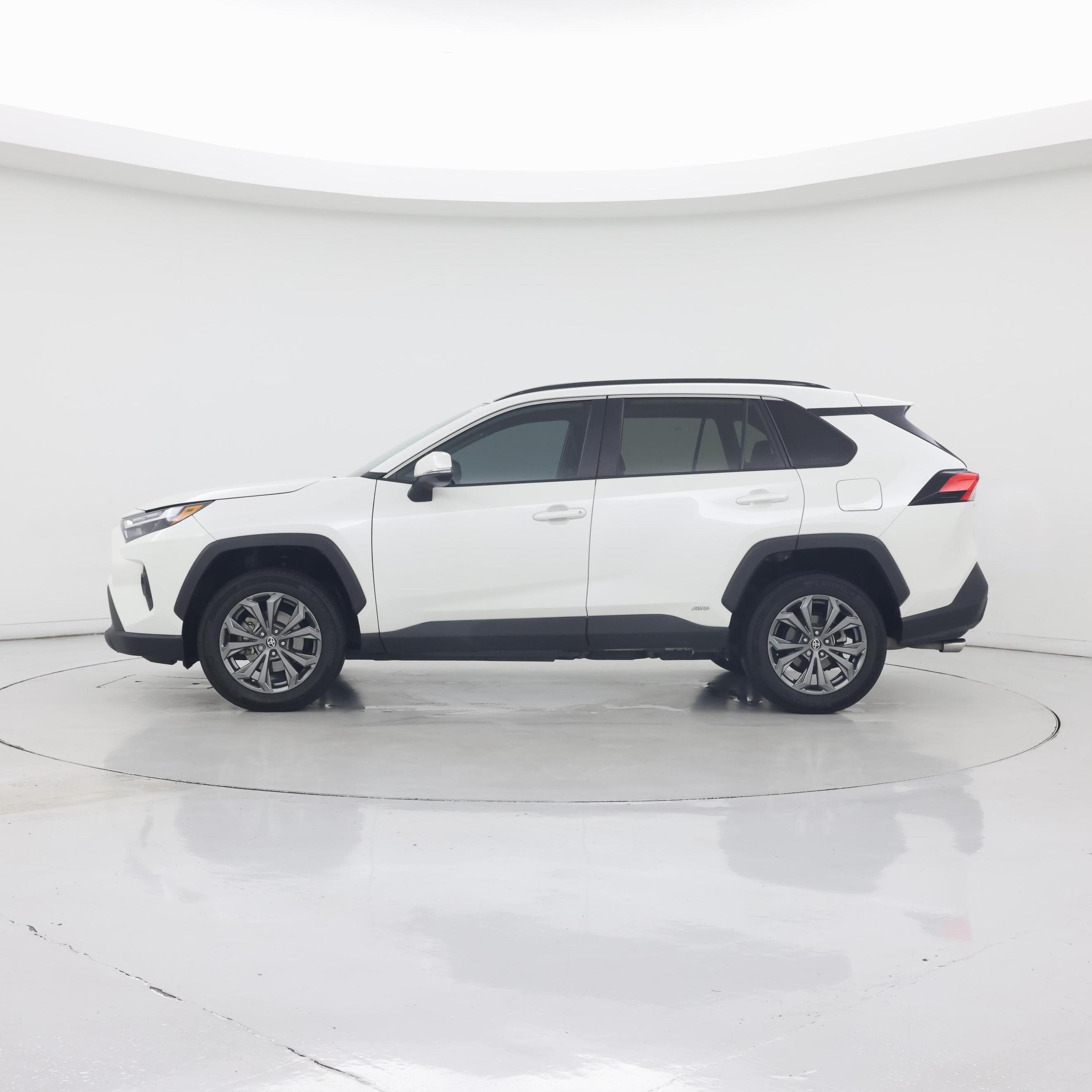 Thumbnail: 2022 Toyota RAV4 - 3
