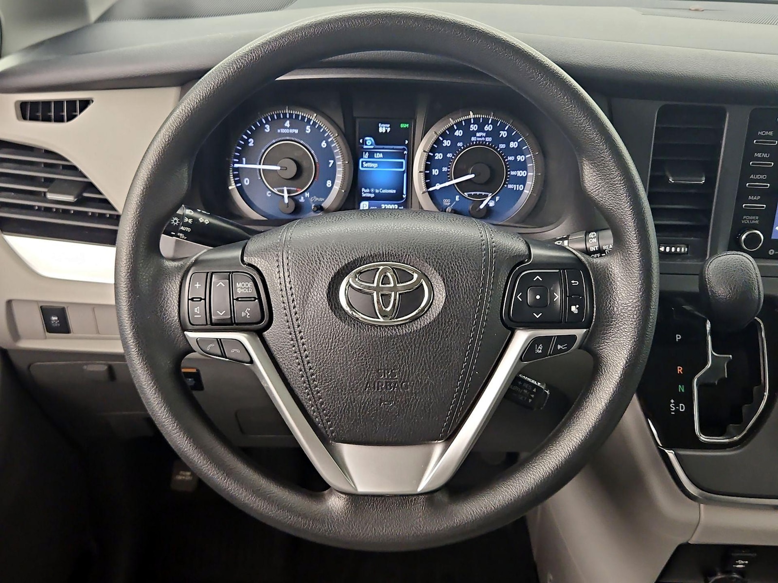 2019 Toyota Sienna LE - Photo 11
