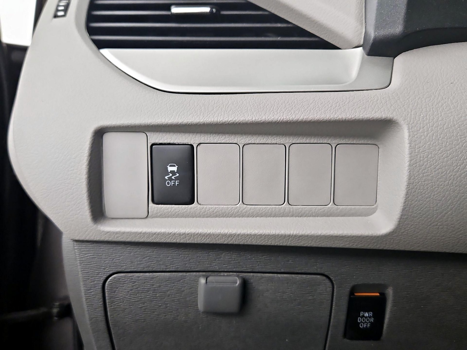 2019 Toyota Sienna LE - Photo 14