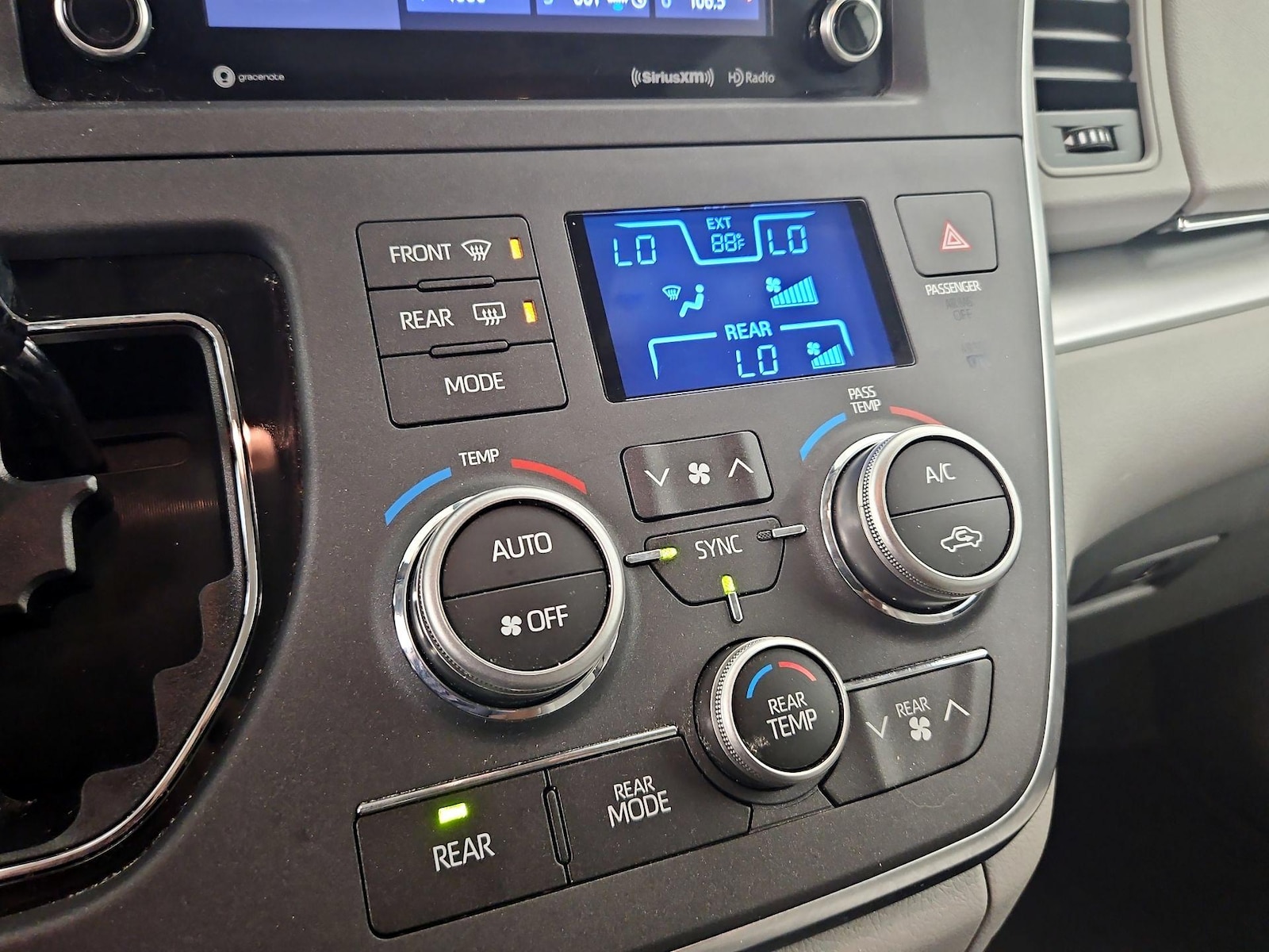 2019 Toyota Sienna LE - Photo 17