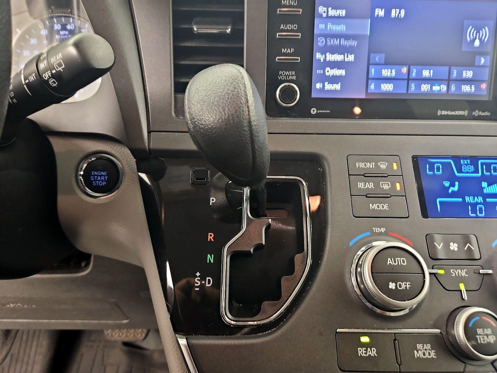 2019 Toyota Sienna LE - Photo 18
