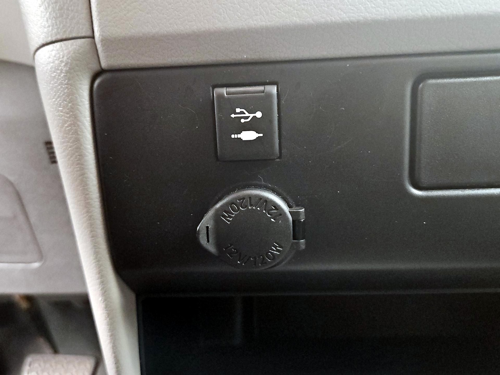 2019 Toyota Sienna LE - Photo 19