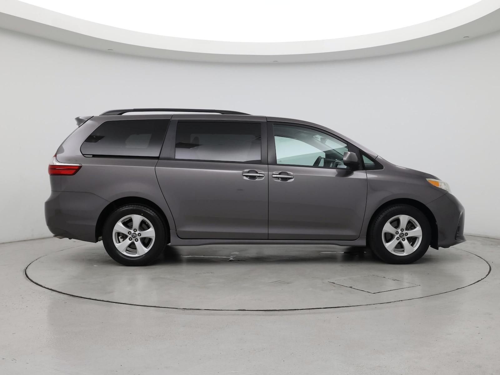 2019 Toyota Sienna LE - Photo 8