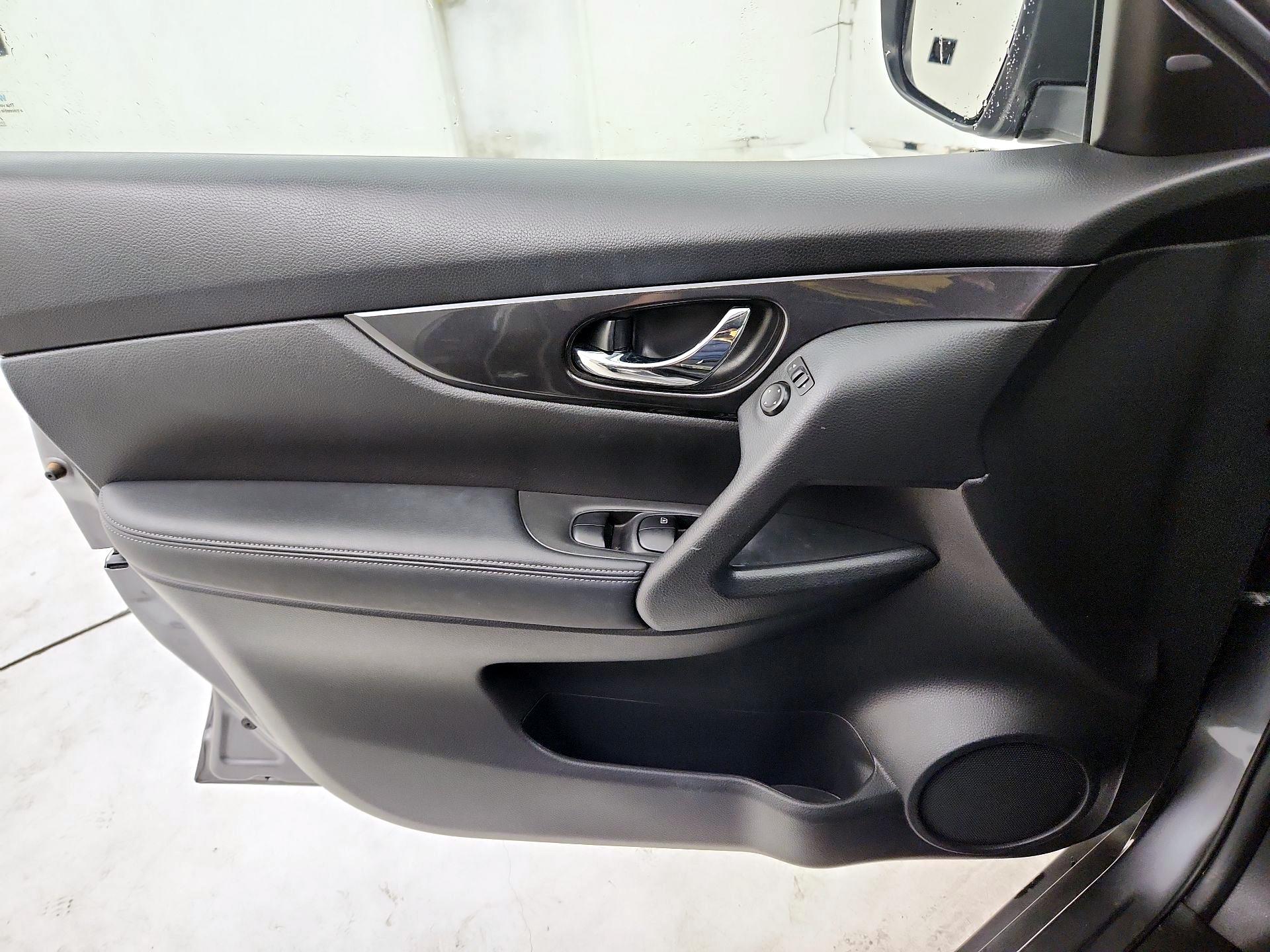 Thumbnail: 2019 Nissan Rogue - 12