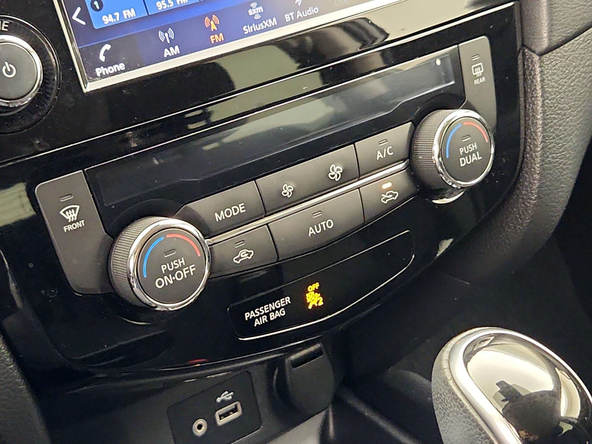 Thumbnail: 2019 Nissan Rogue - 16