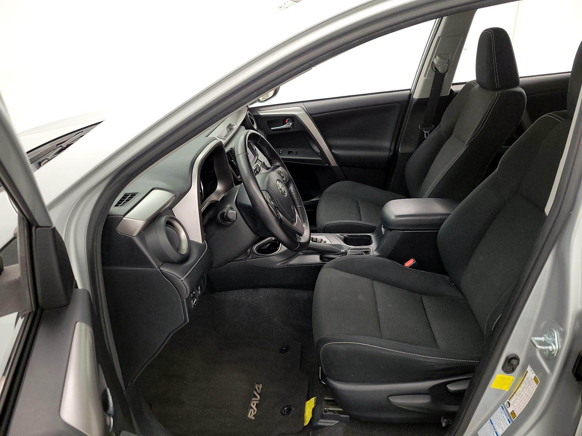 Thumbnail: 2016 Toyota RAV4 - 11