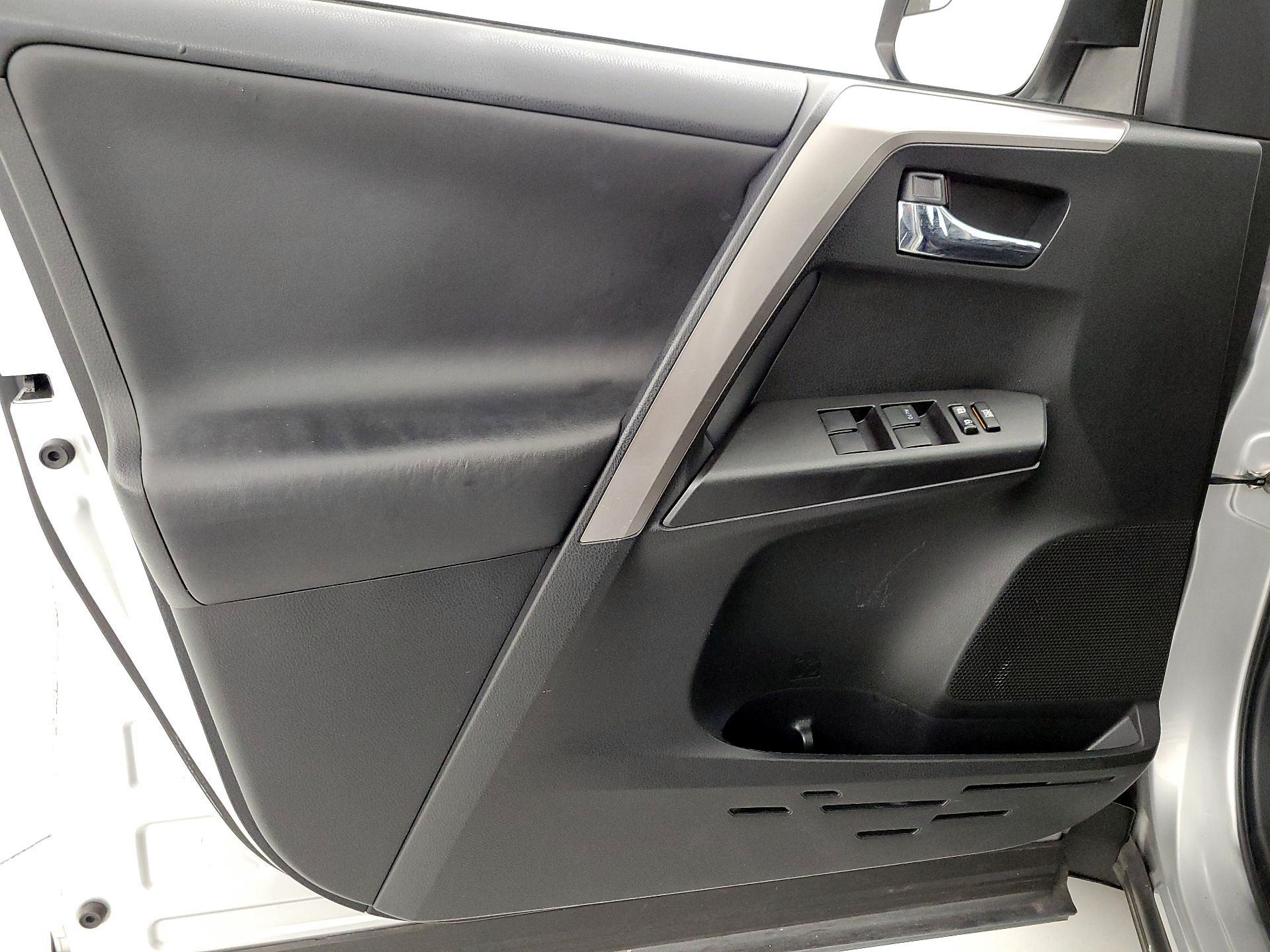 Thumbnail: 2016 Toyota RAV4 - 12