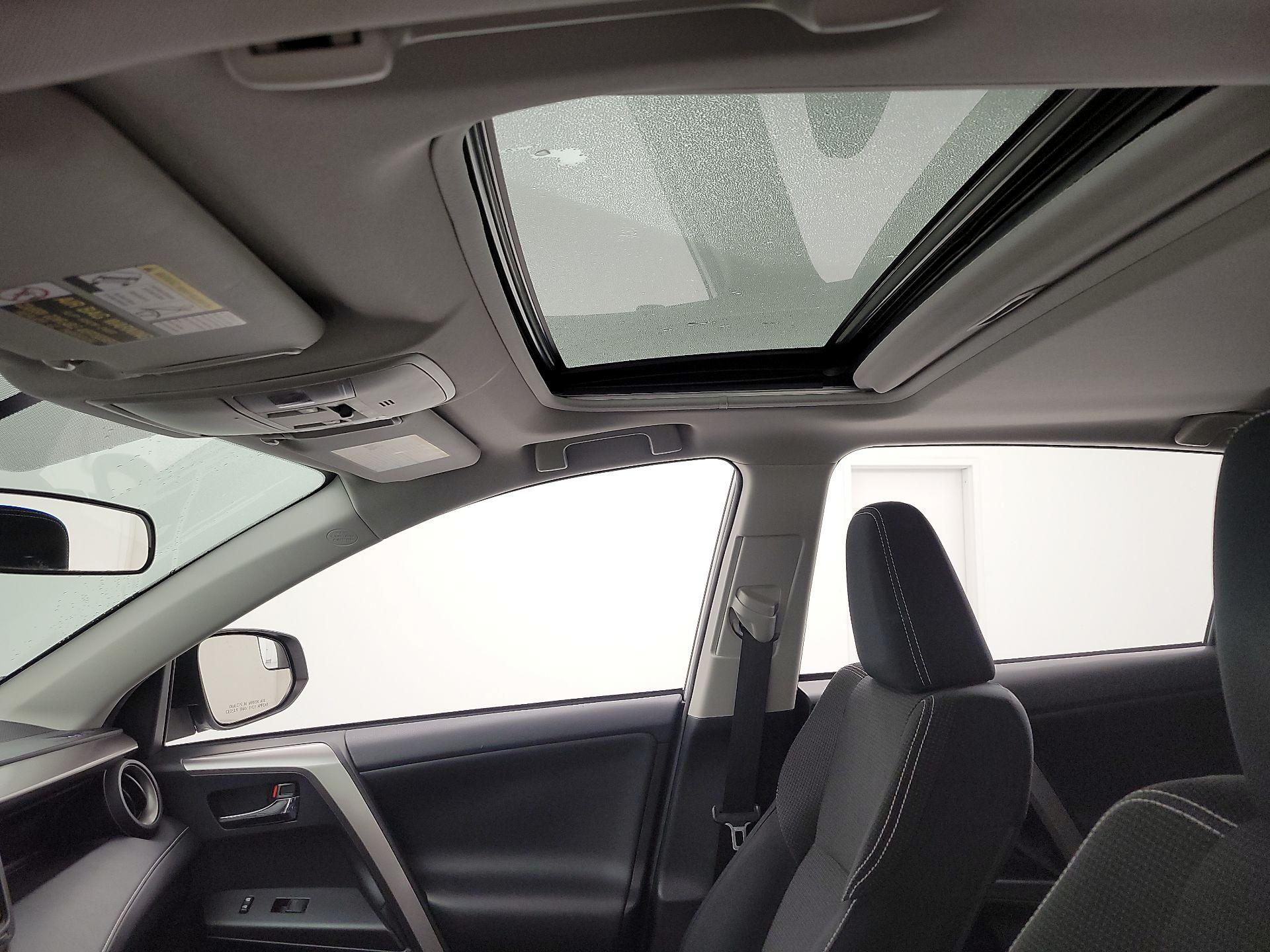 Thumbnail: 2016 Toyota RAV4 - 19