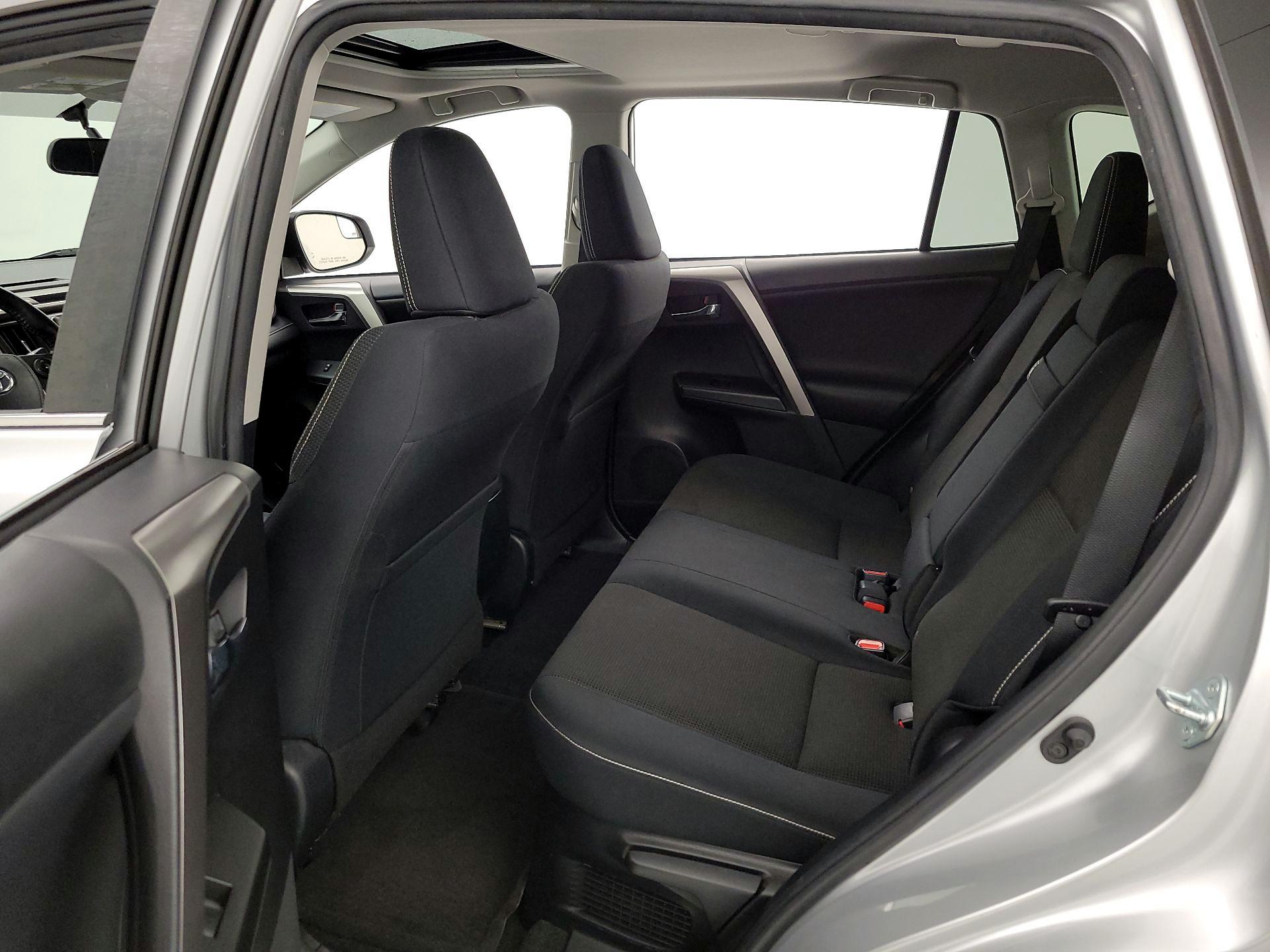 Thumbnail: 2016 Toyota RAV4 - 20