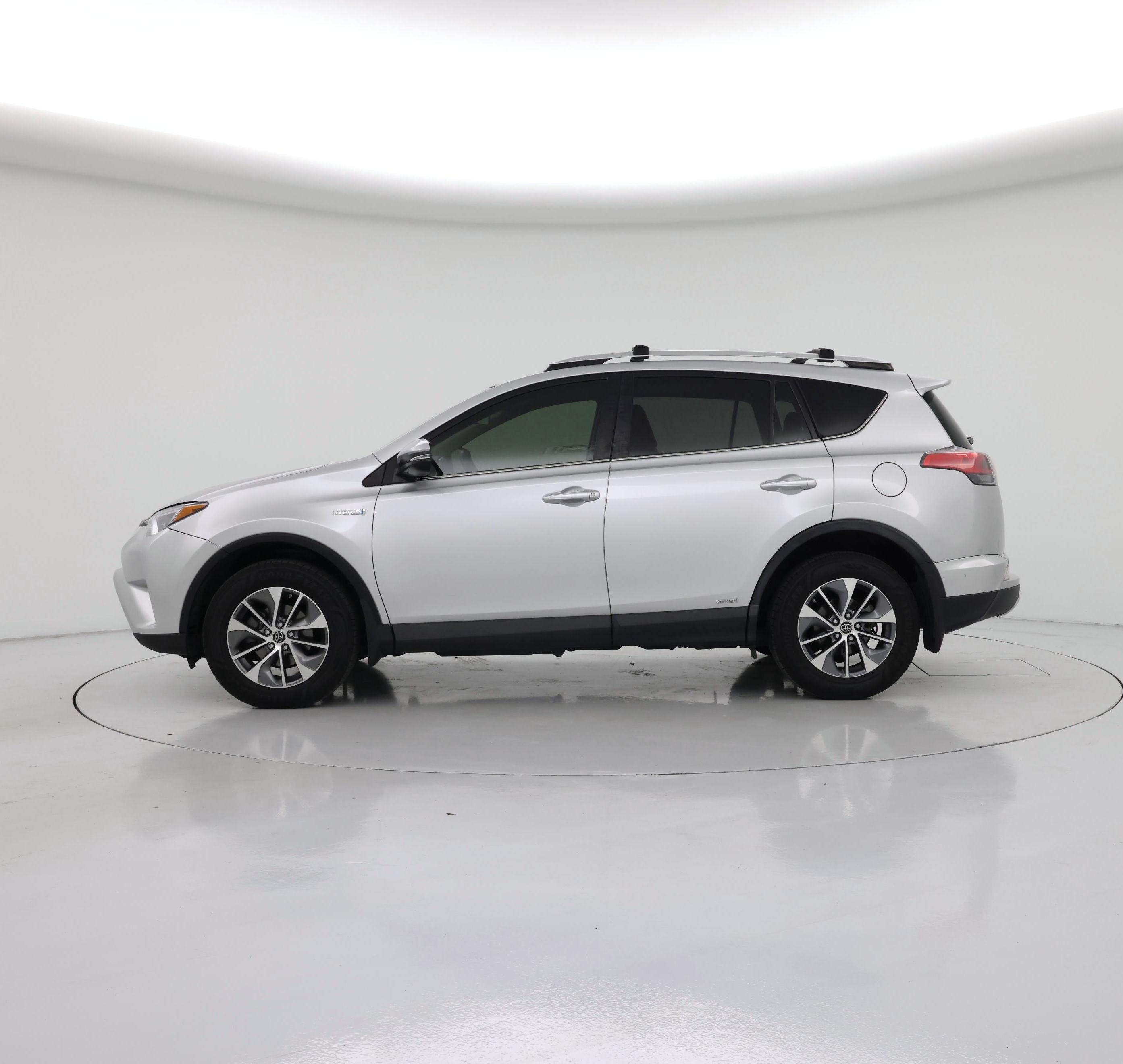 Thumbnail: 2016 Toyota RAV4 - 3