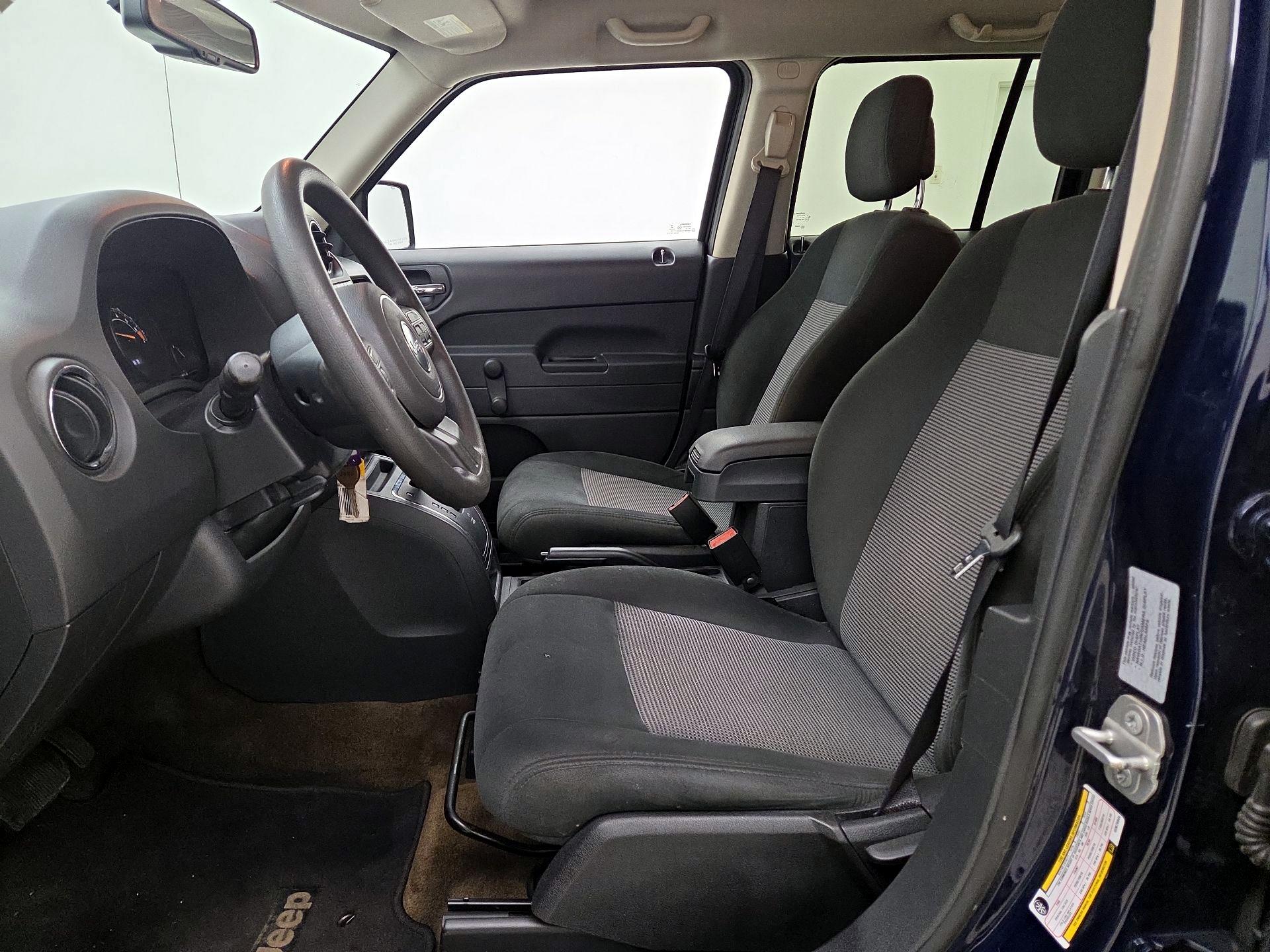 Thumbnail: 2016 Jeep Patriot - 11