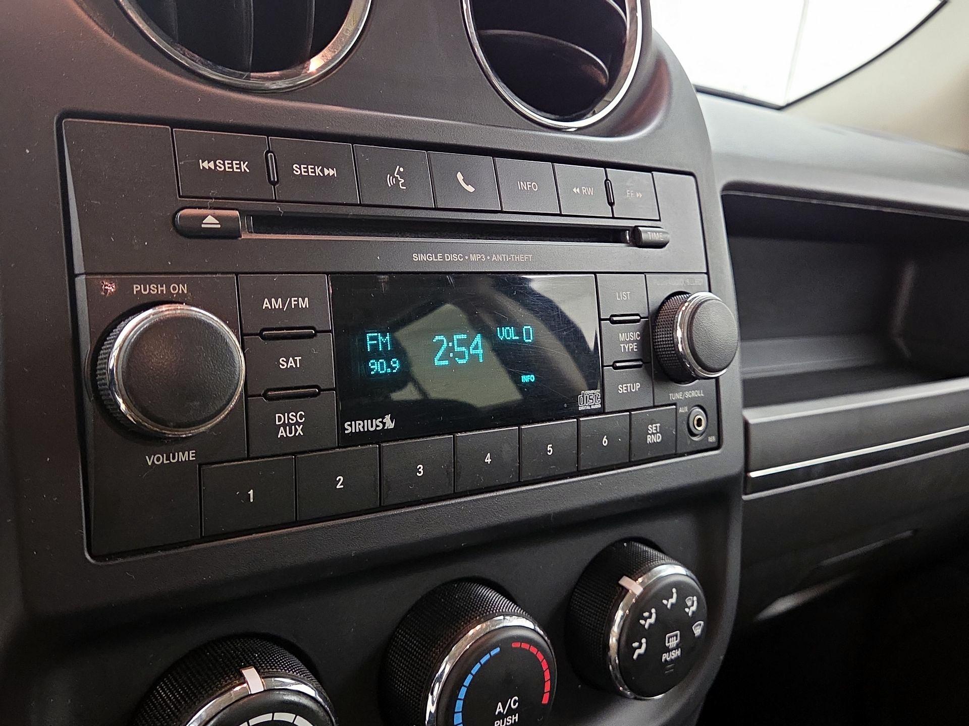 Thumbnail: 2016 Jeep Patriot - 13