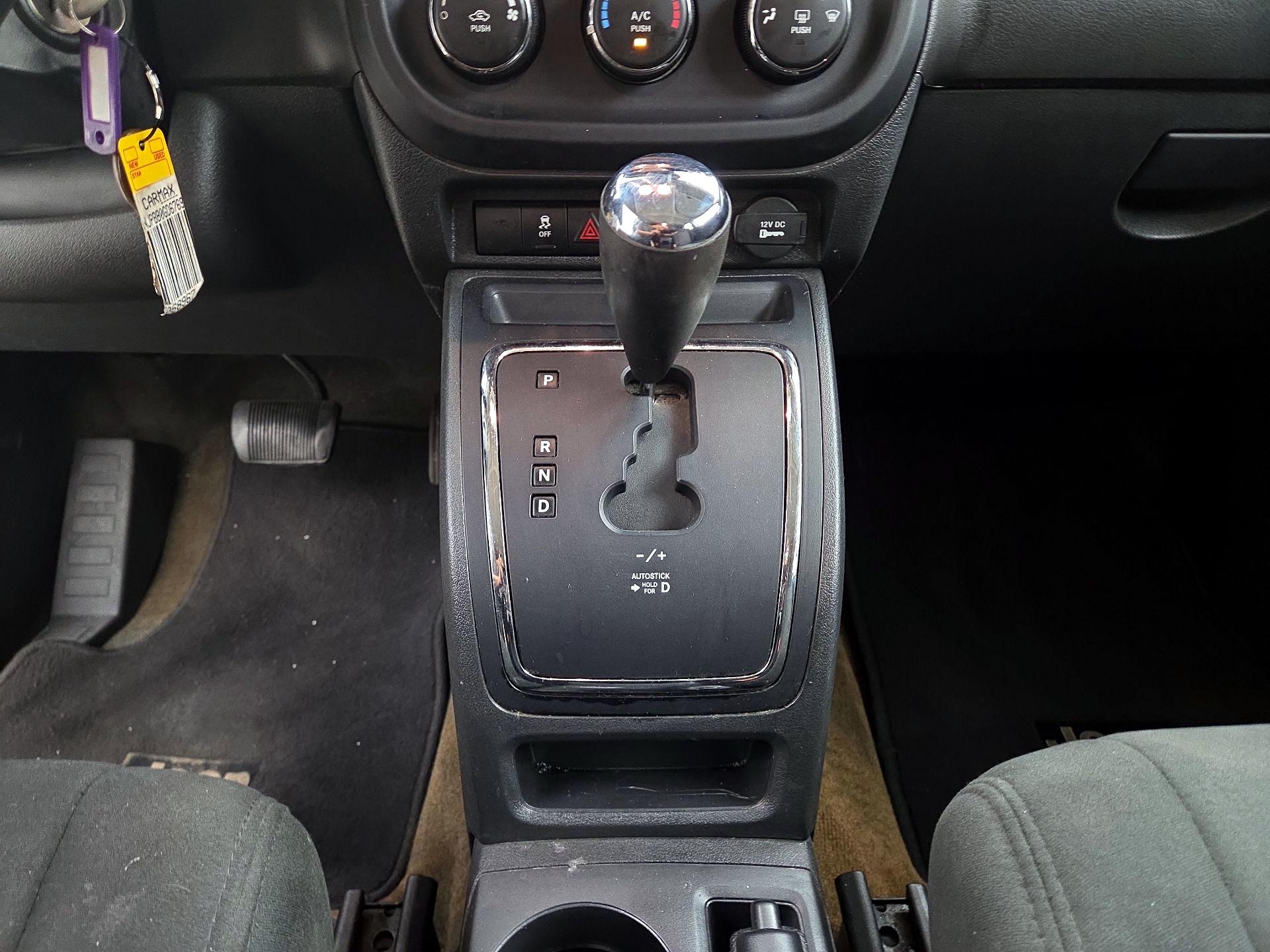 Thumbnail: 2016 Jeep Patriot - 15