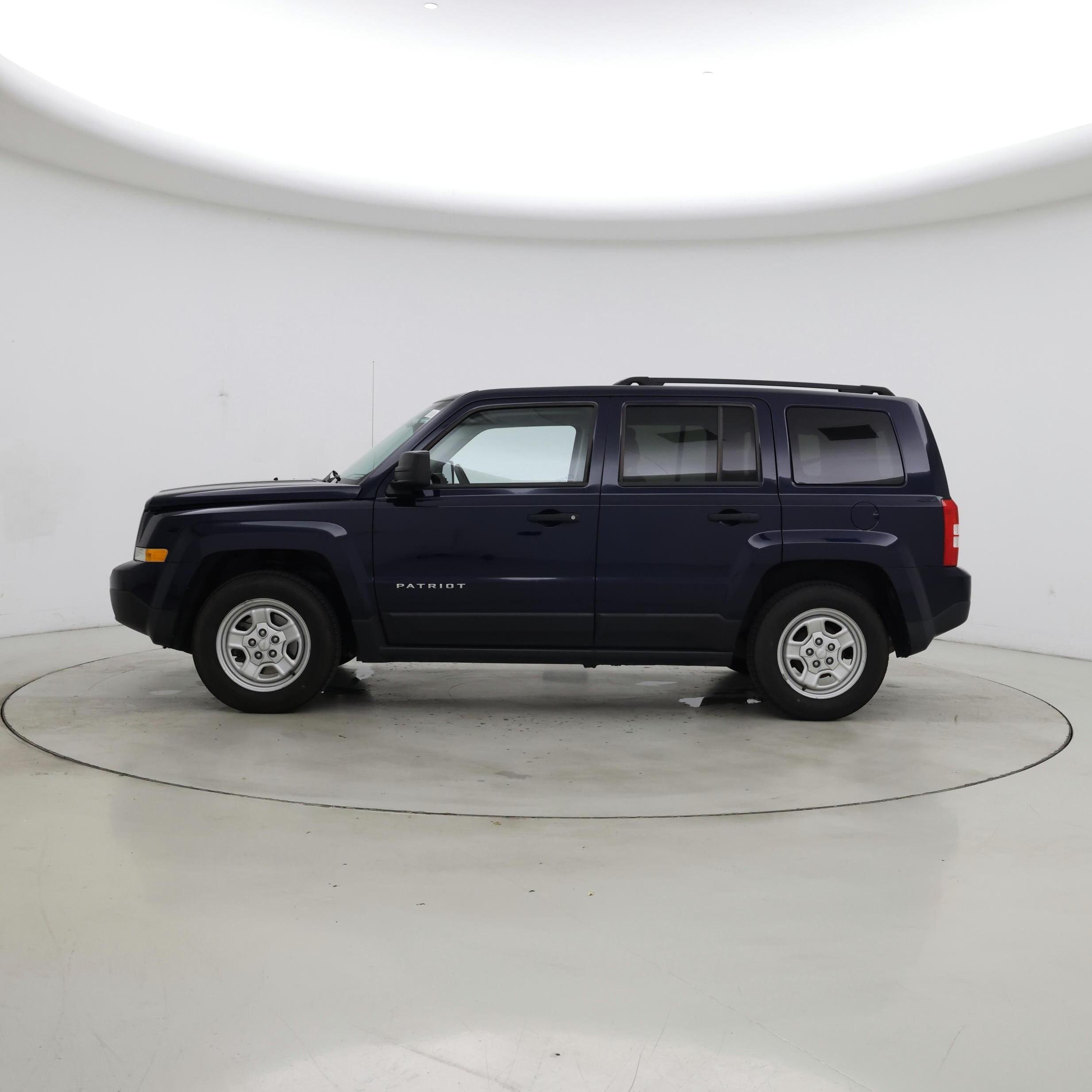Thumbnail: 2016 Jeep Patriot - 3