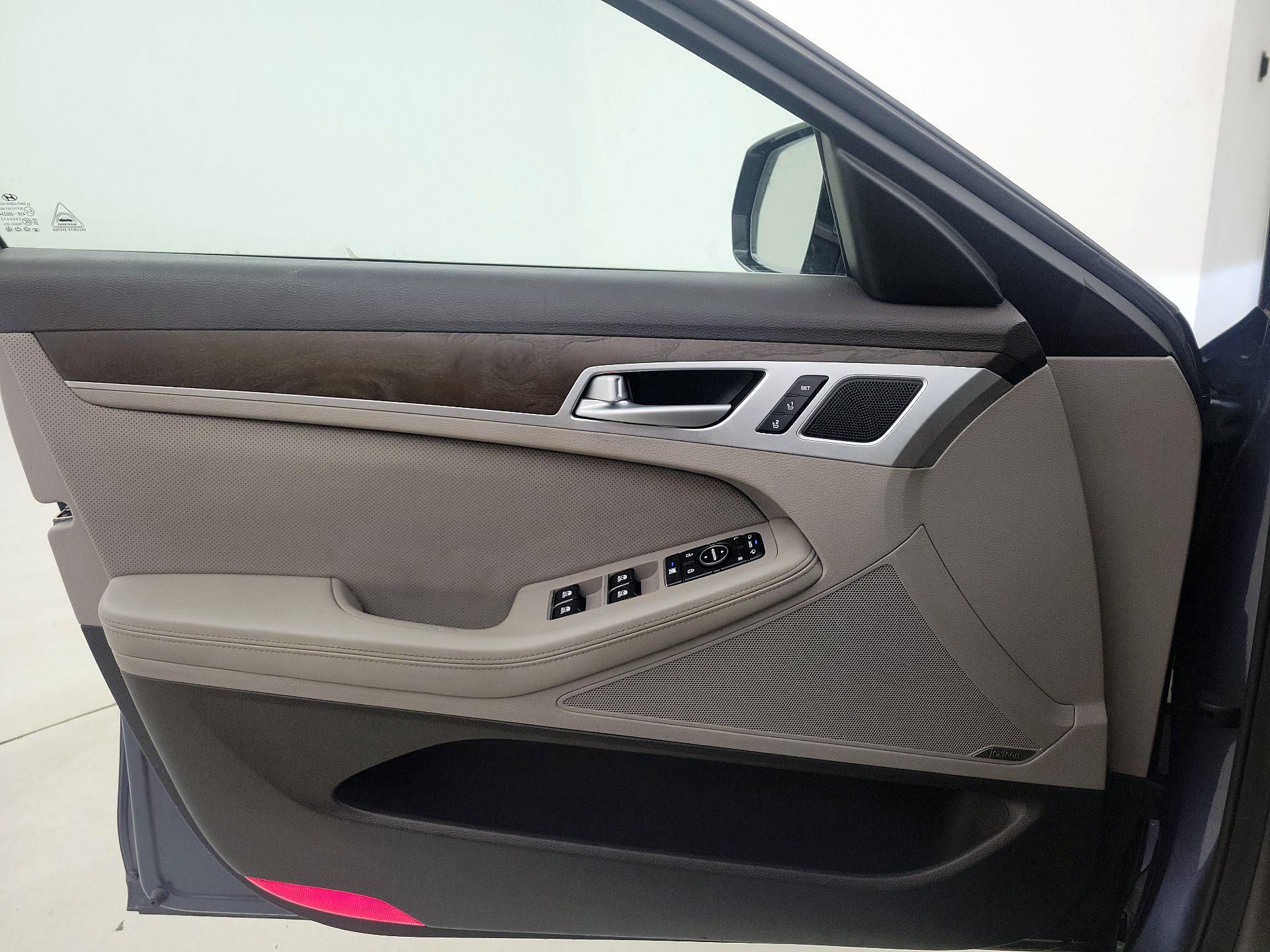 Thumbnail: 2015 Hyundai Genesis - 12