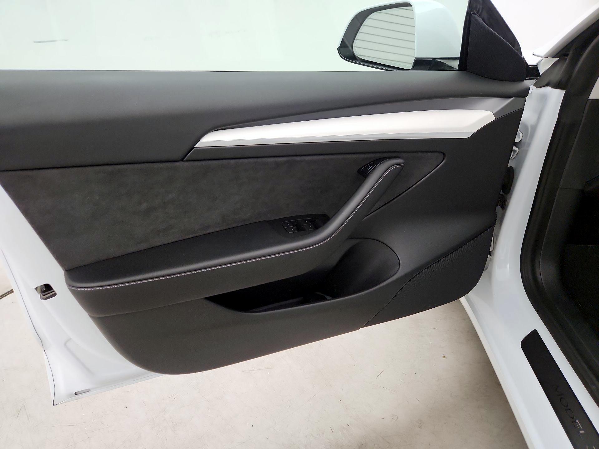 Thumbnail: 2022 Tesla Model 3 - 12