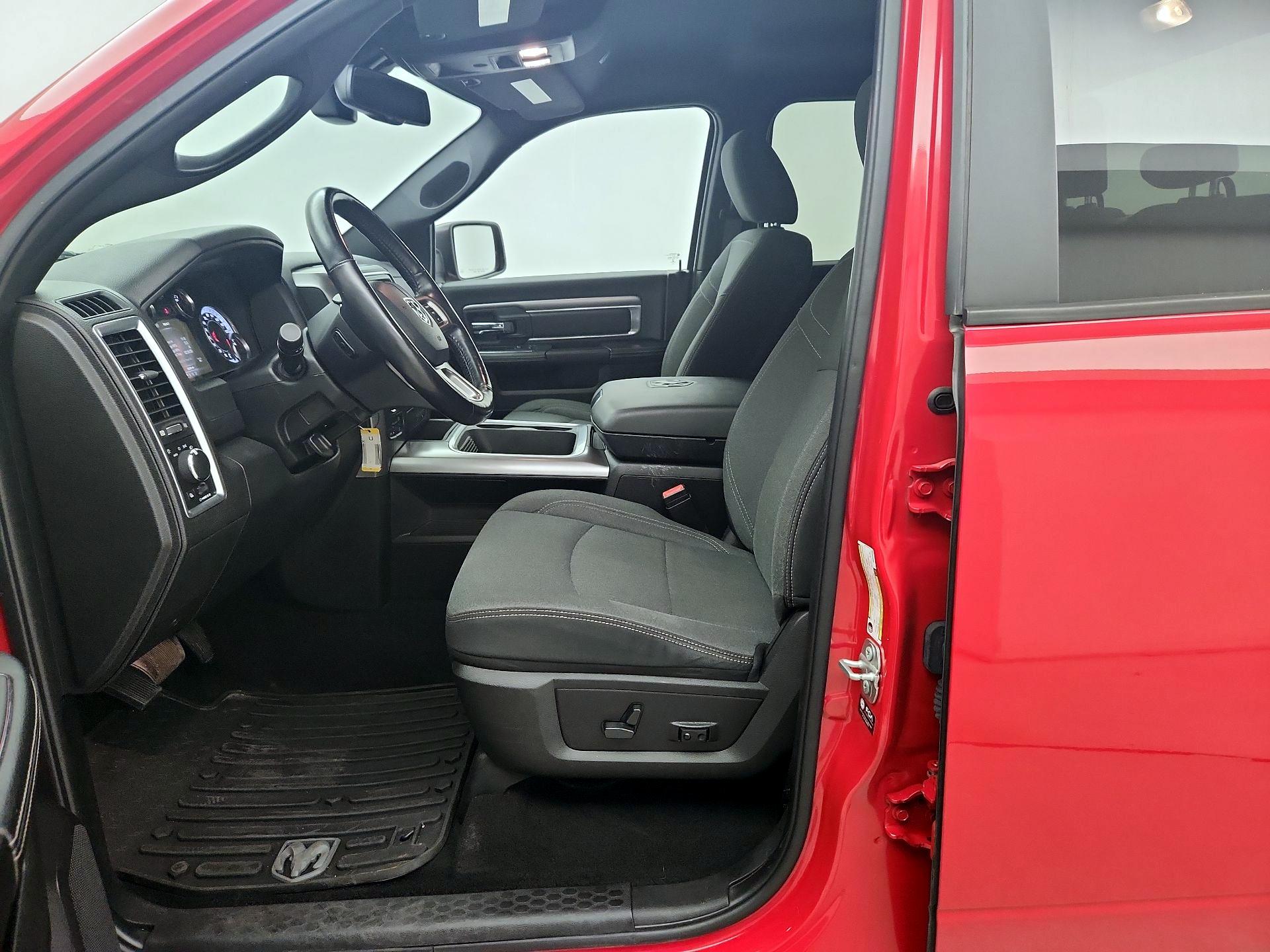 Thumbnail: 2021 RAM 1500 Classic - 11