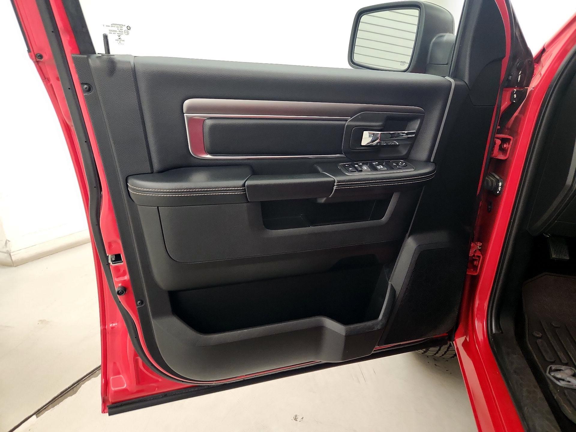 Thumbnail: 2021 RAM 1500 Classic - 12