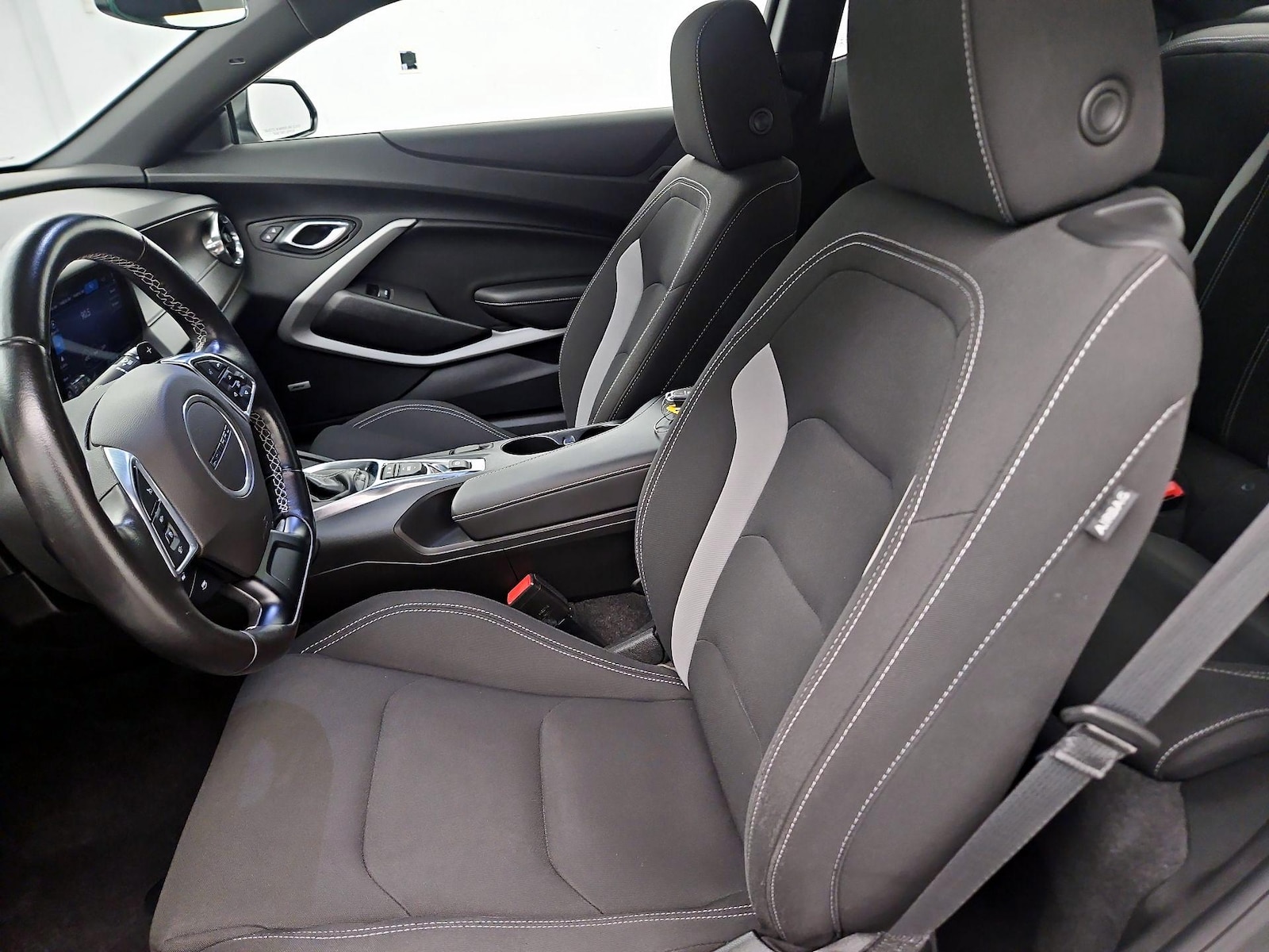 2021 Chevrolet Camaro LT1 - Photo 10