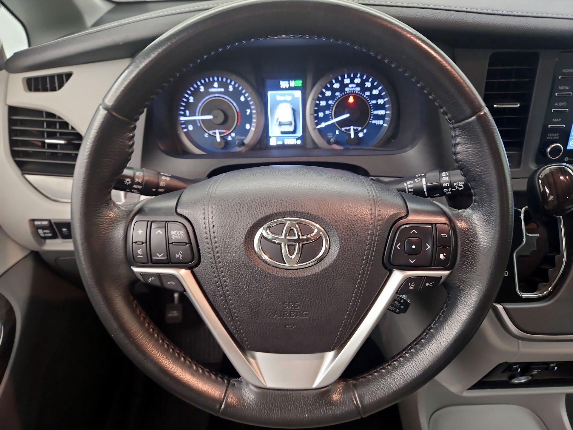 Thumbnail: 2020 Toyota Sienna - 10