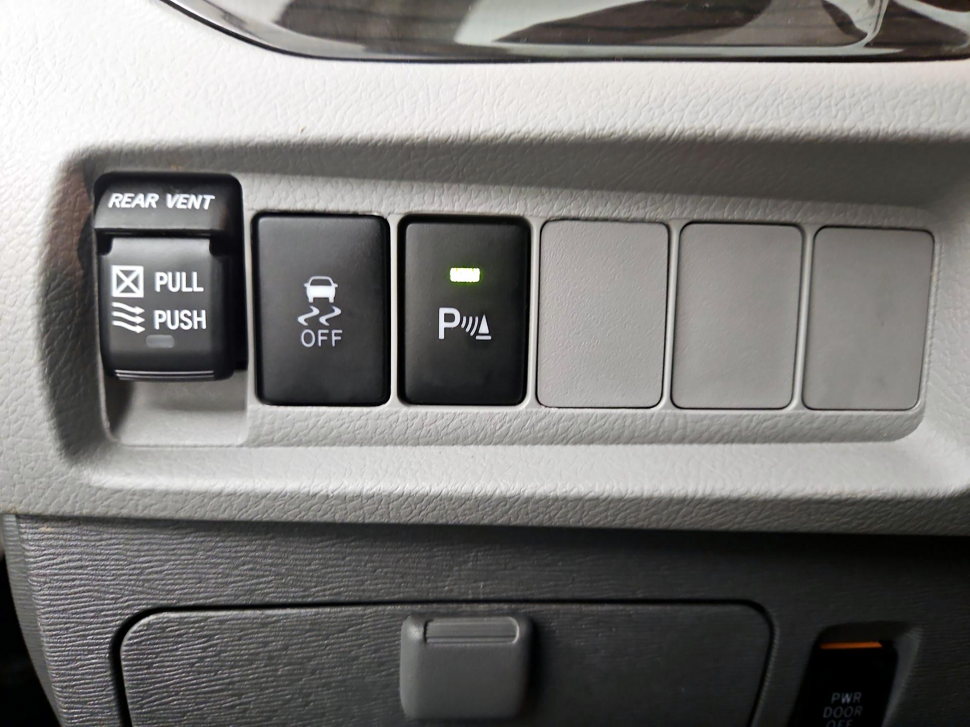 Thumbnail: 2020 Toyota Sienna - 13