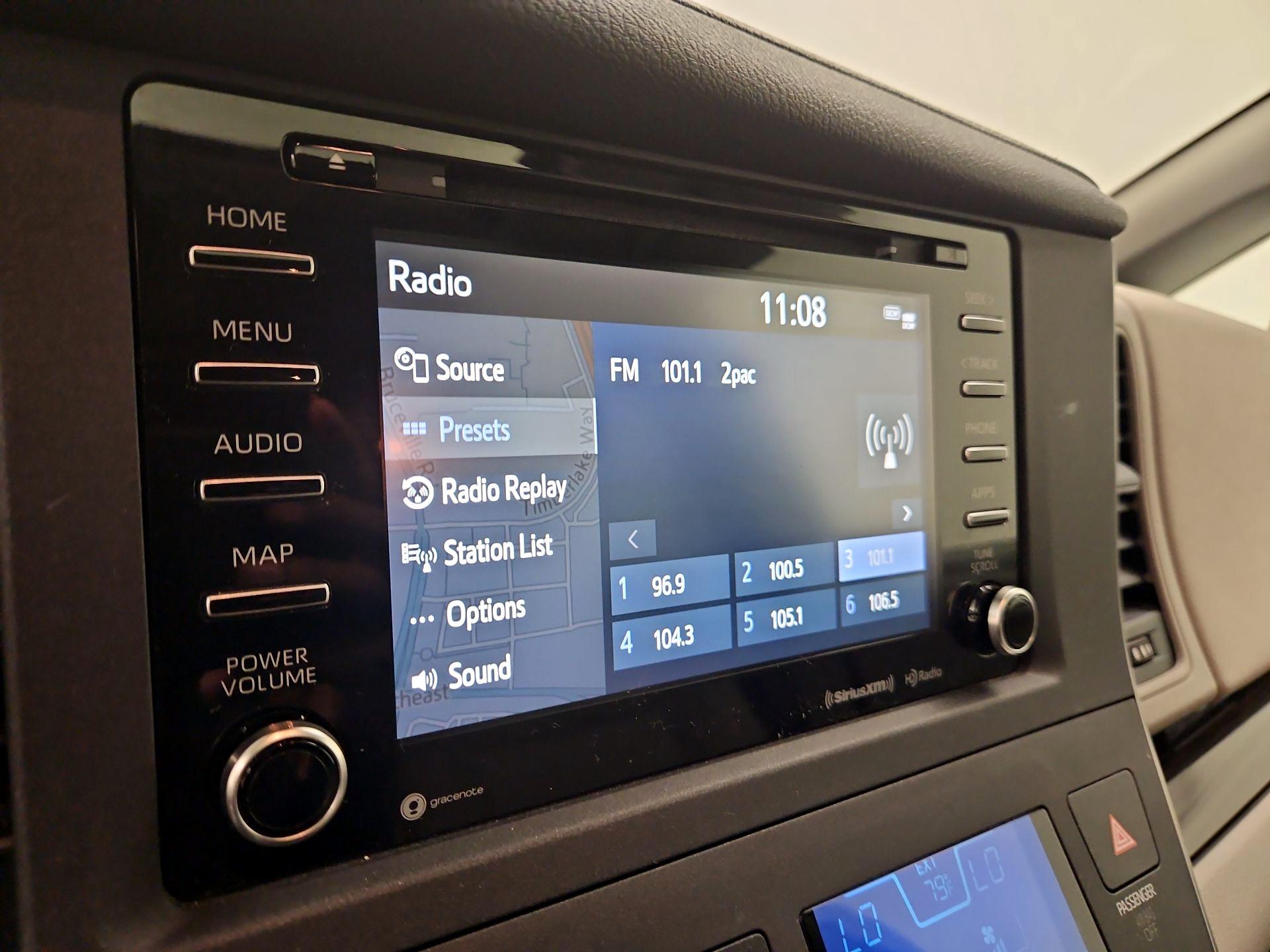 Thumbnail: 2020 Toyota Sienna - 16