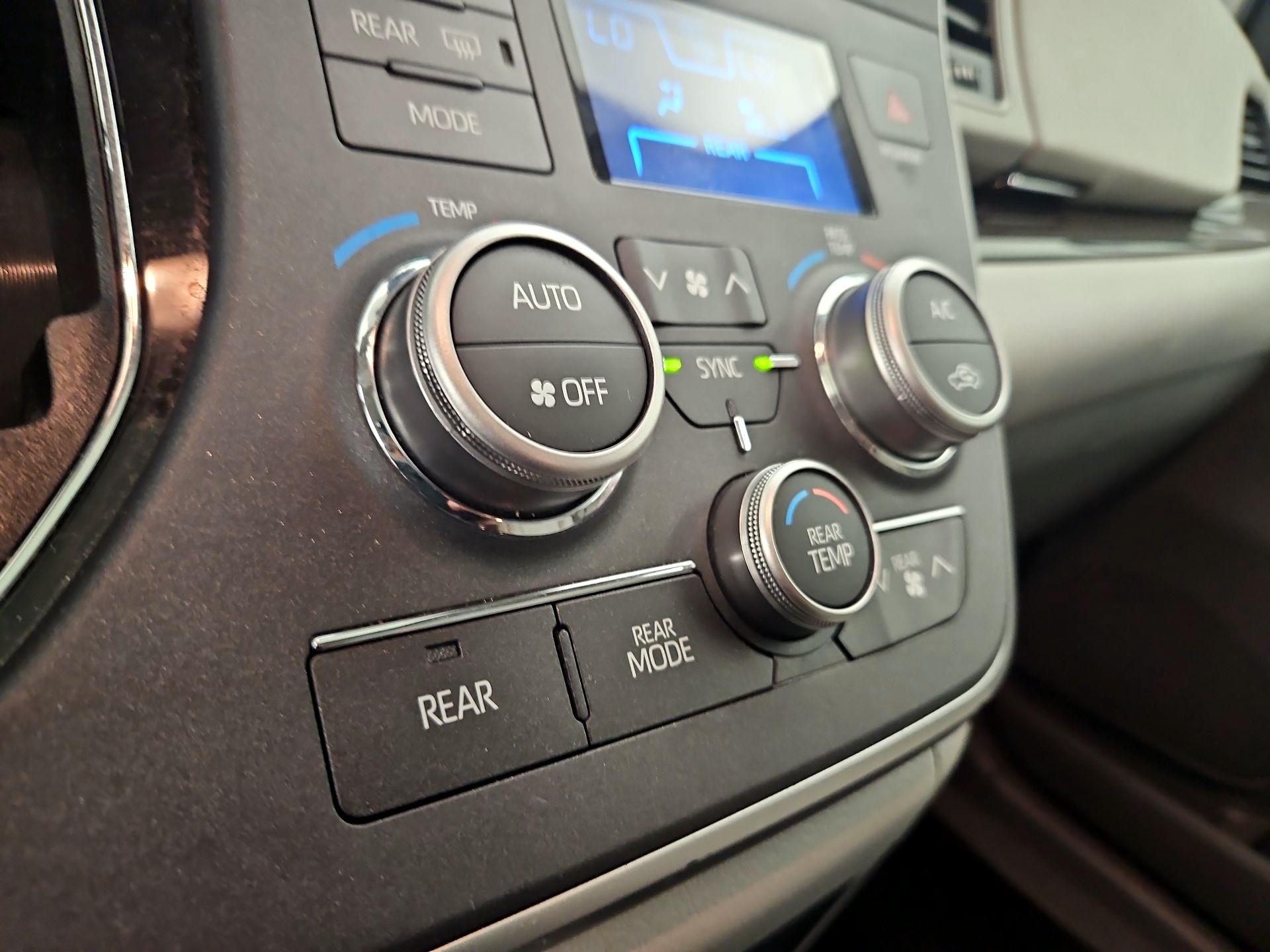 Thumbnail: 2020 Toyota Sienna - 17