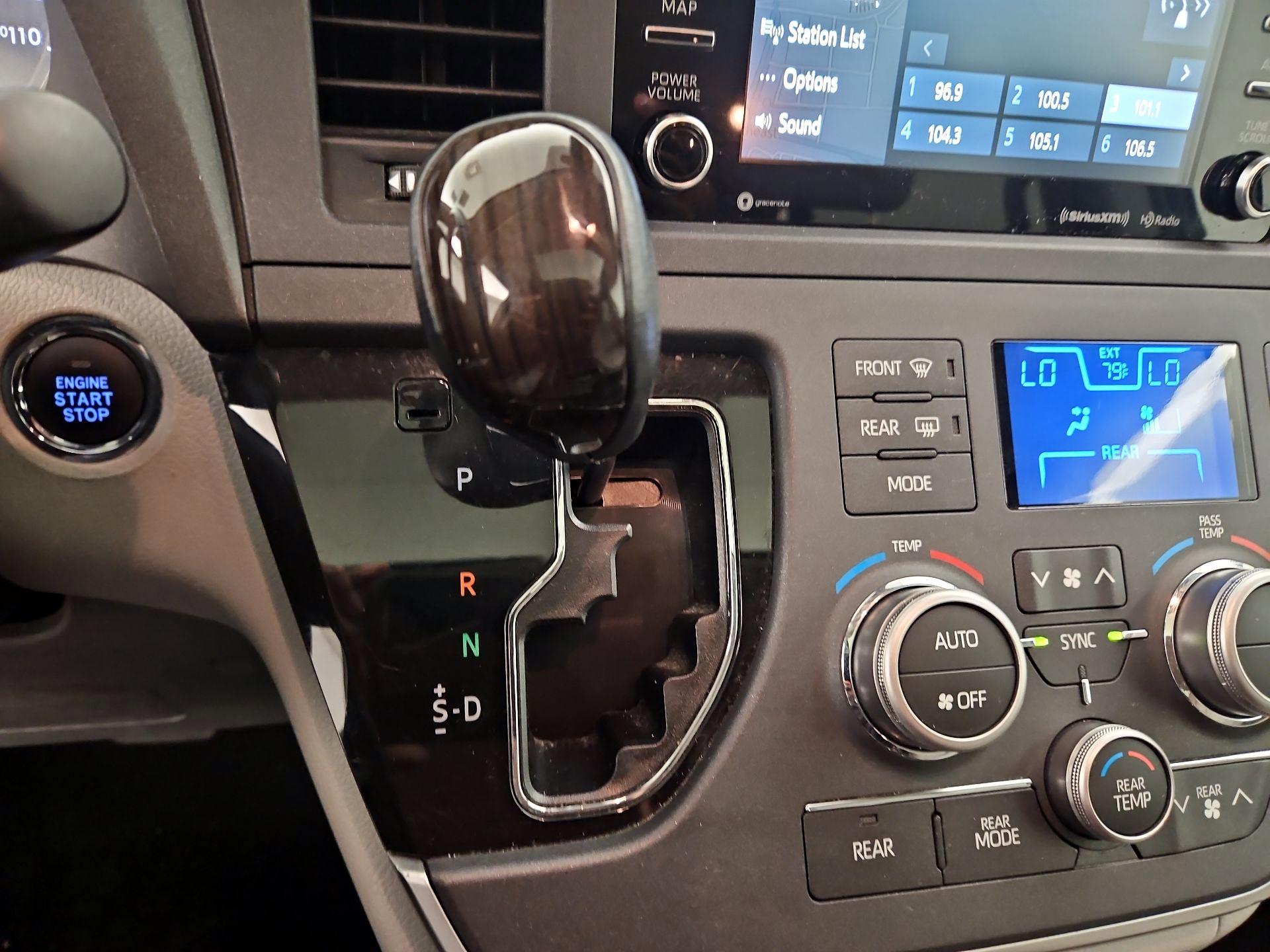 Thumbnail: 2020 Toyota Sienna - 18