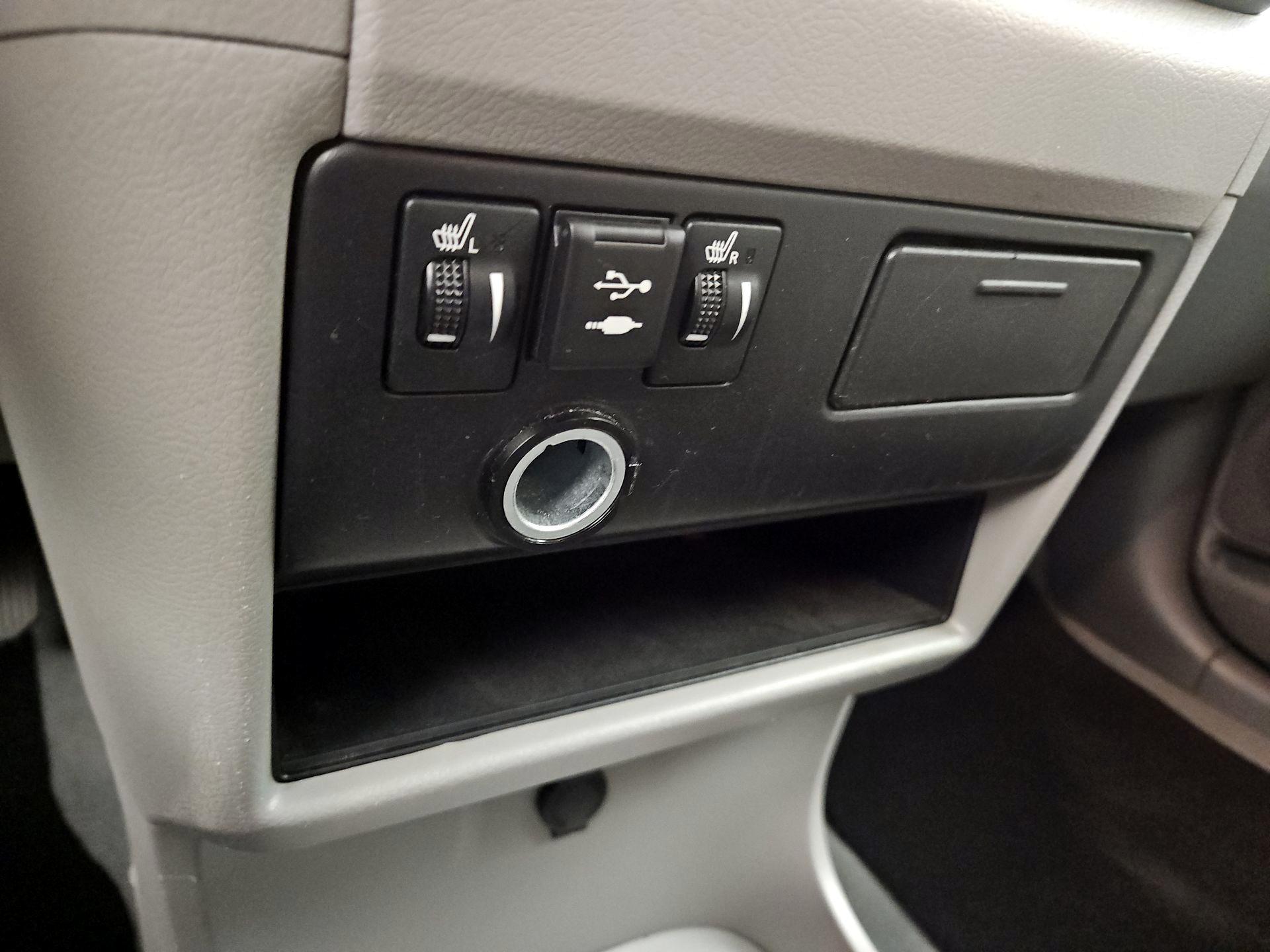 Thumbnail: 2020 Toyota Sienna - 19
