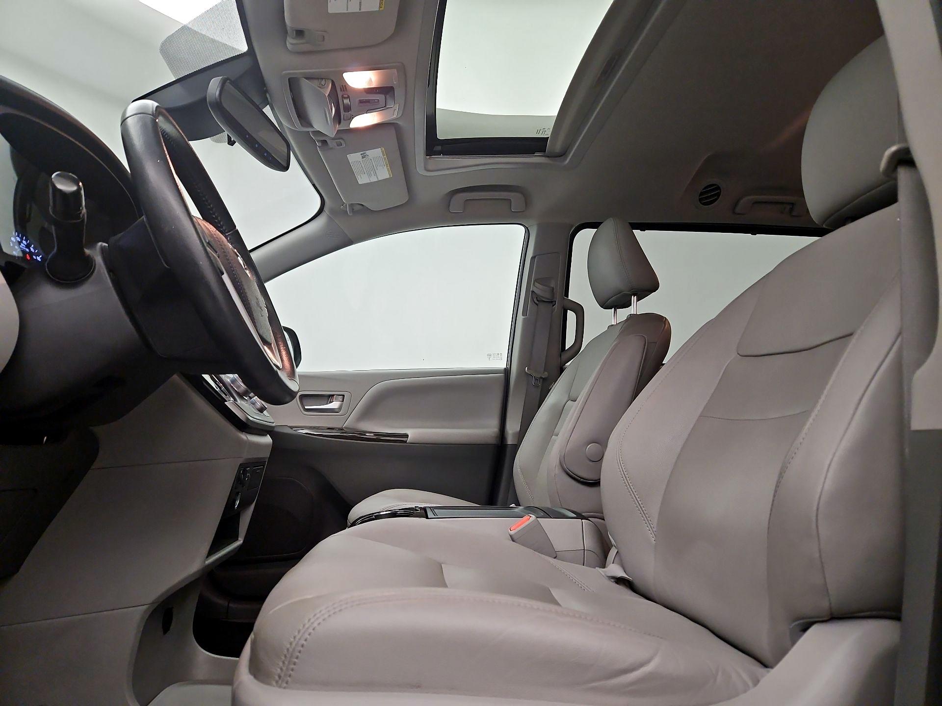 Thumbnail: 2020 Toyota Sienna - 20