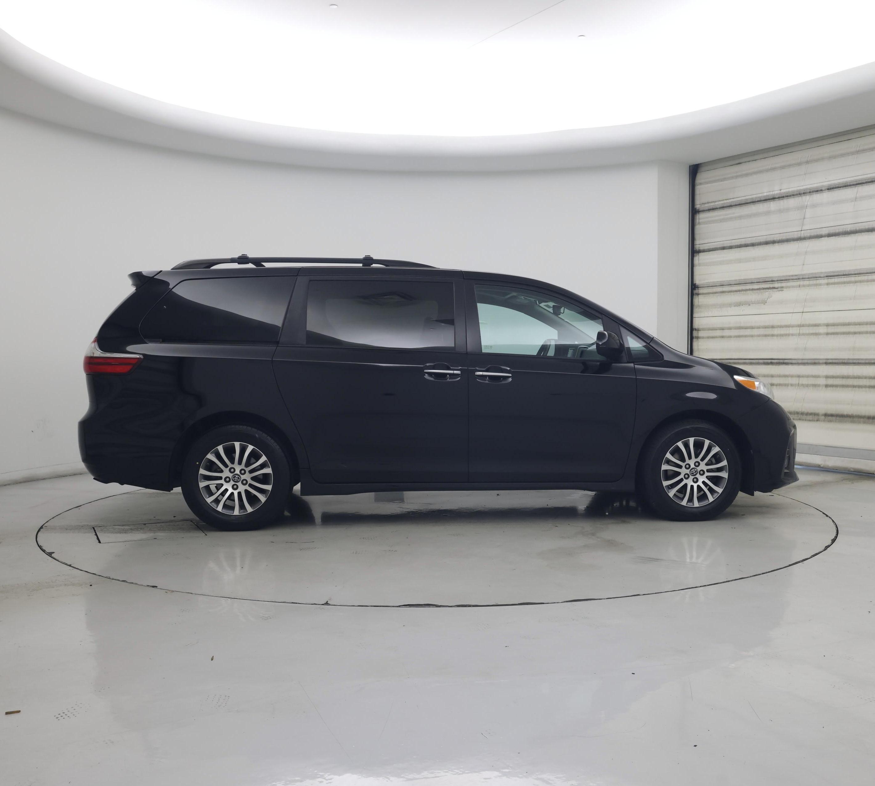 Thumbnail: 2020 Toyota Sienna - 7