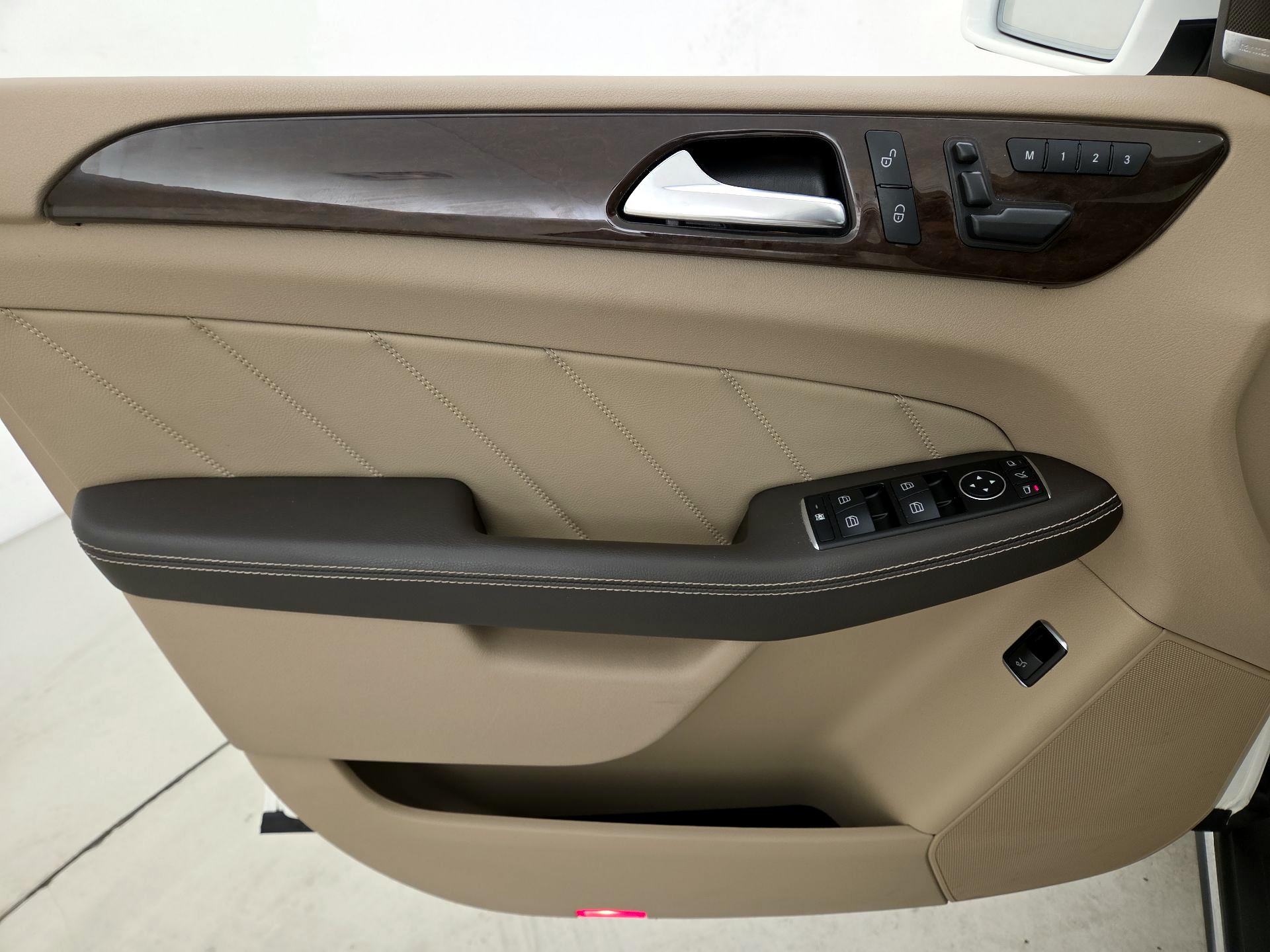 Thumbnail: 2016 Mercedes-Benz GL-Class - 12
