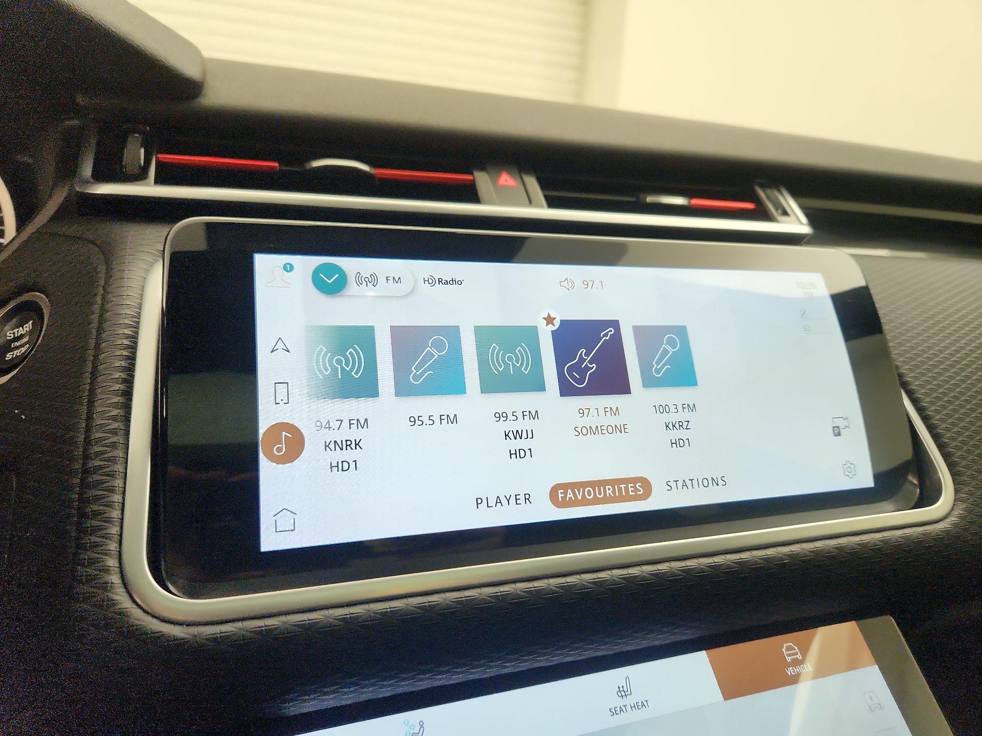 Thumbnail: 2023 Land Rover Range Rover Velar - 16