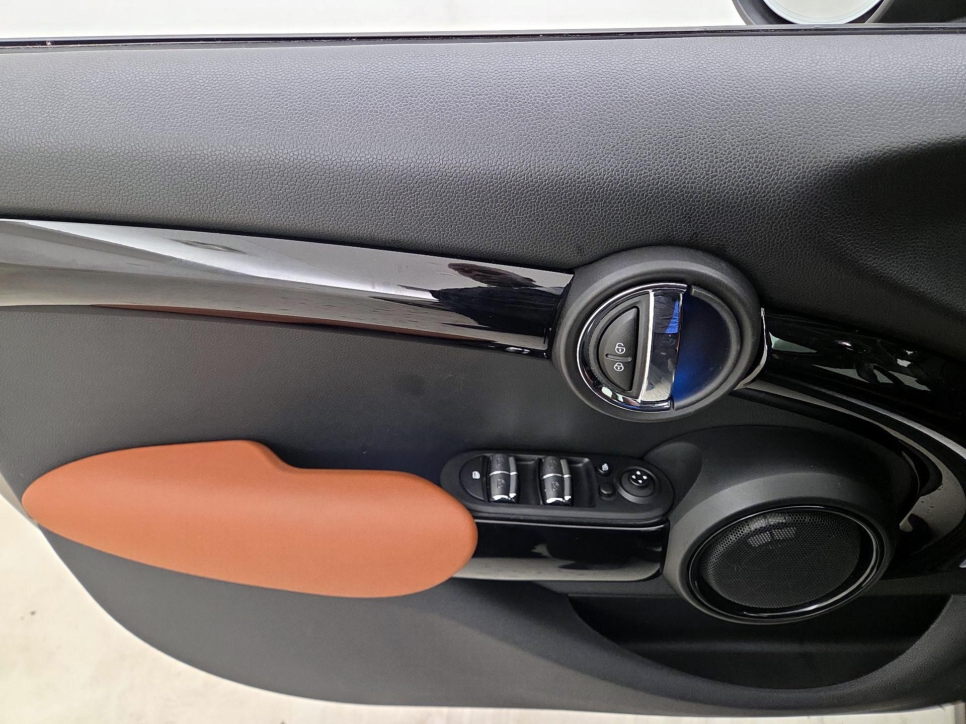 Thumbnail: 2021 MINI Cooper Hardtop - 12