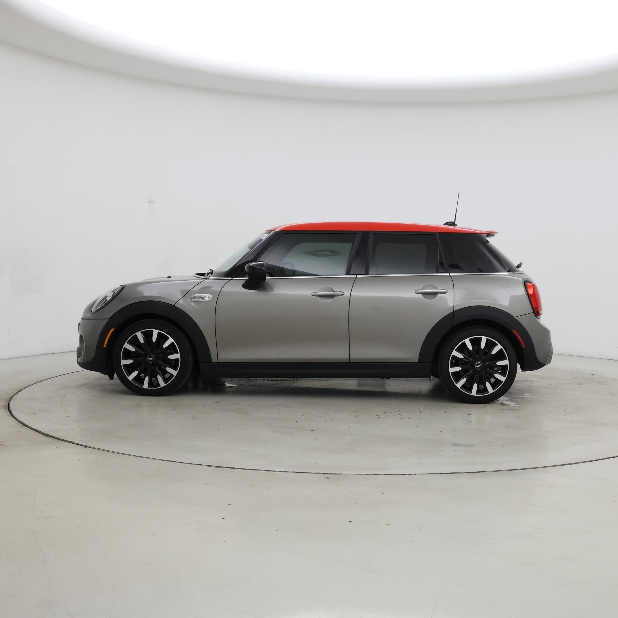 Thumbnail: 2021 MINI Cooper Hardtop - 3