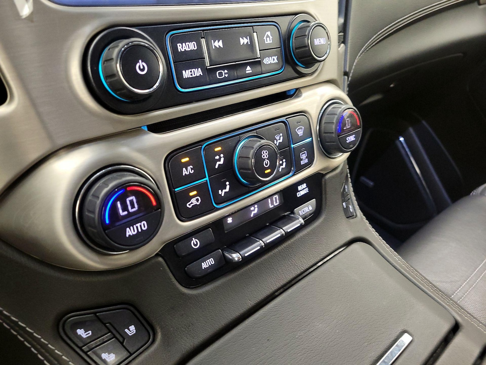 2020 GMC Yukon Denali - Photo 18