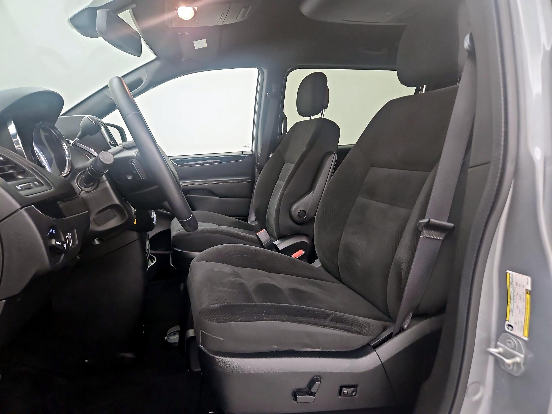 Thumbnail: 2019 Dodge Grand Caravan - 11