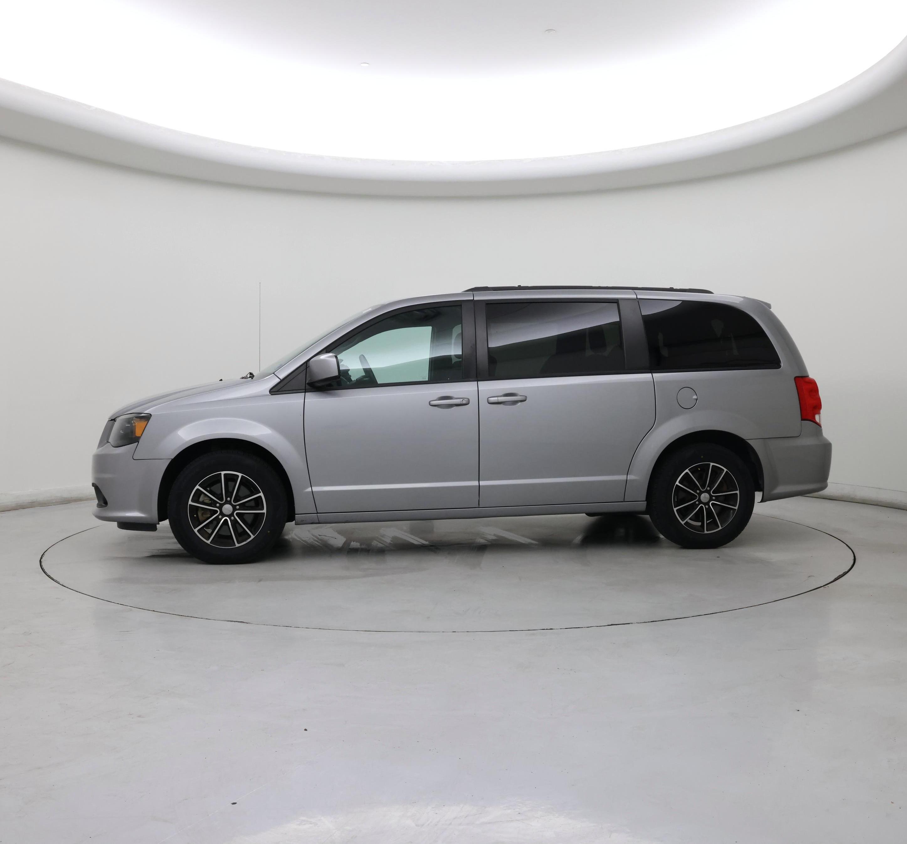 Thumbnail: 2019 Dodge Grand Caravan - 3