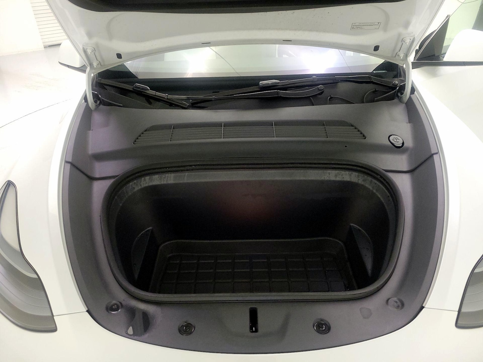 2025 Tesla Model Y Long Range - Photo 22