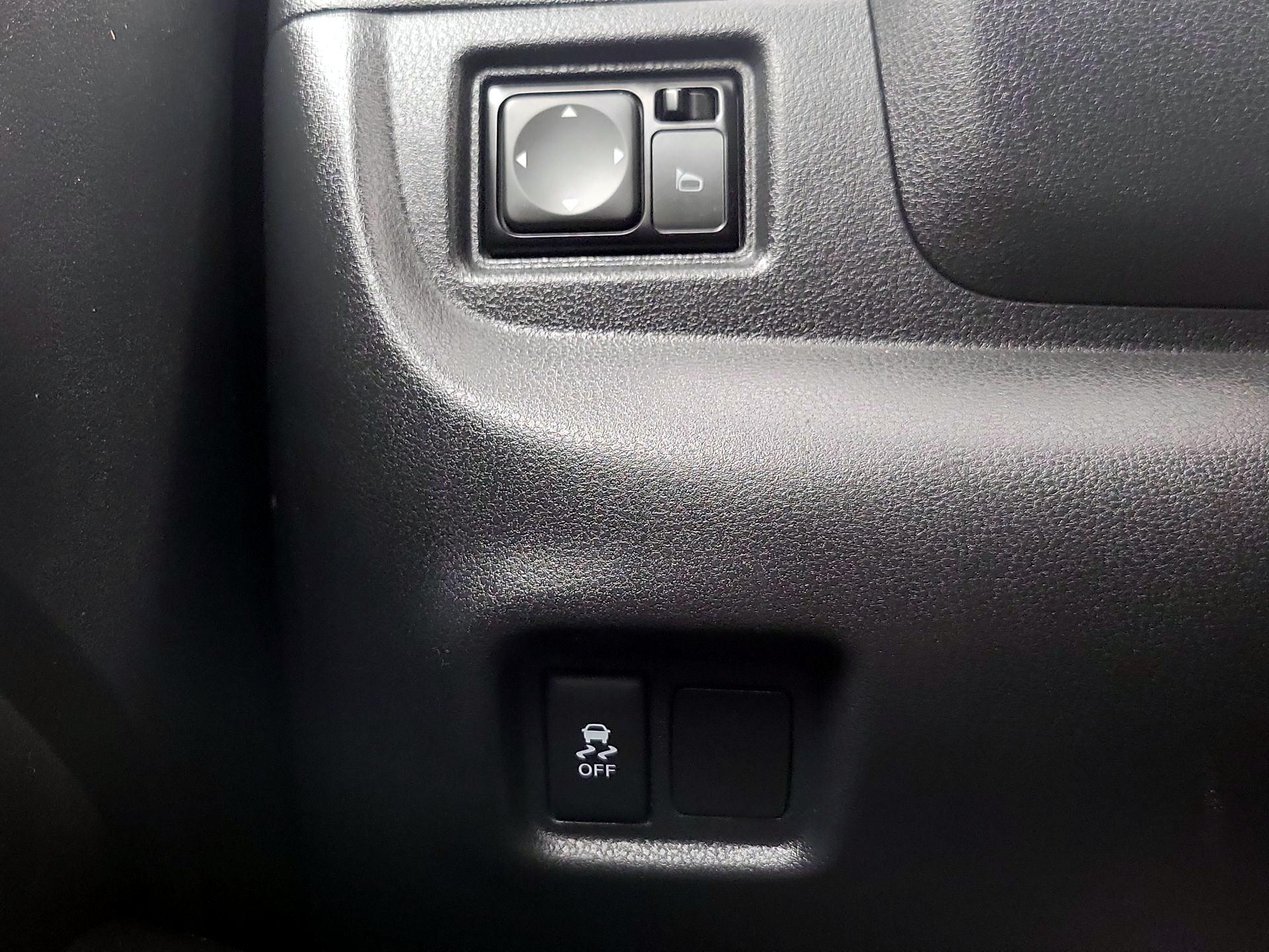 Thumbnail: 2017 Nissan Versa - 13