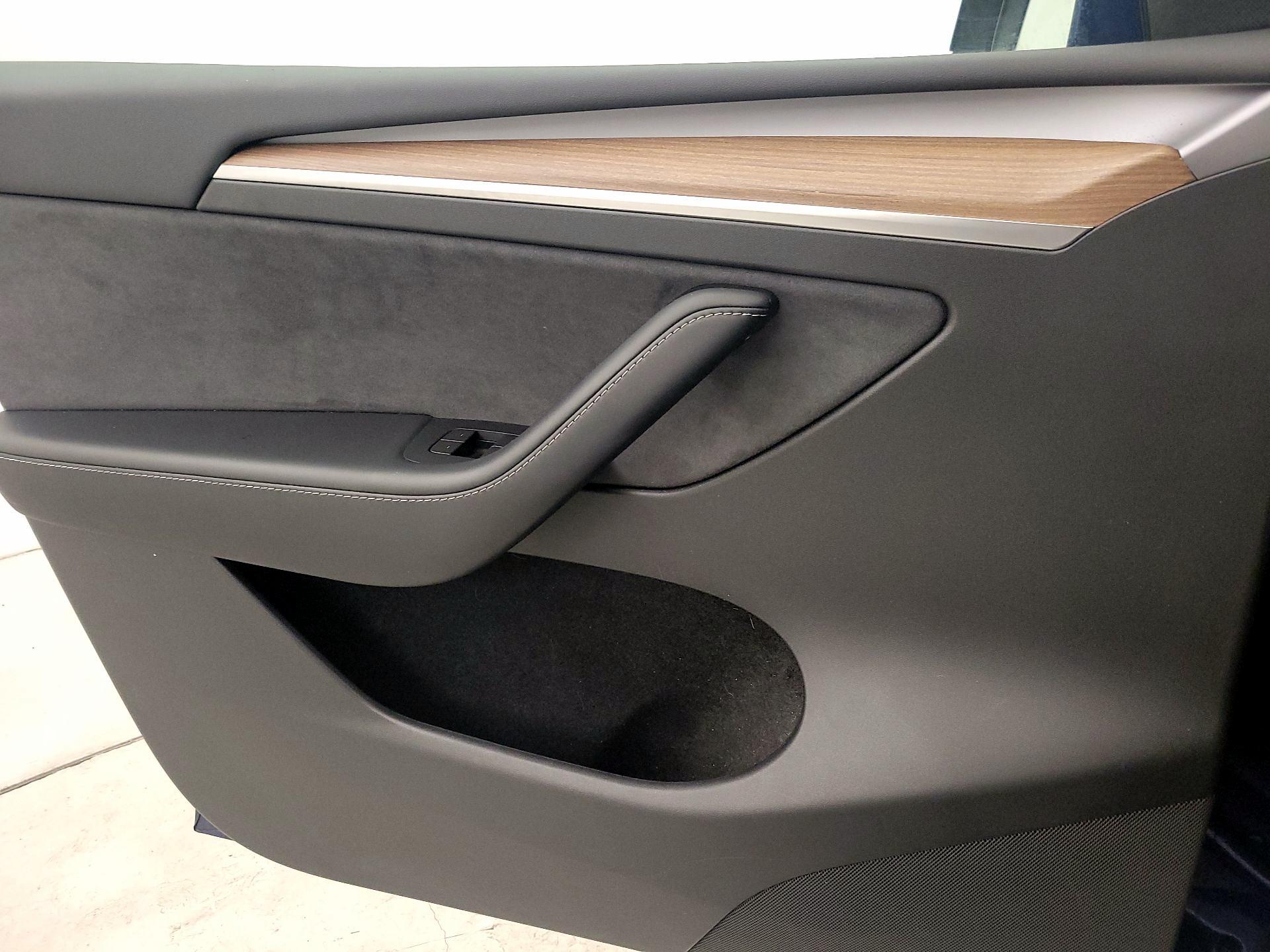 Thumbnail: 2023 Tesla Model Y - 12