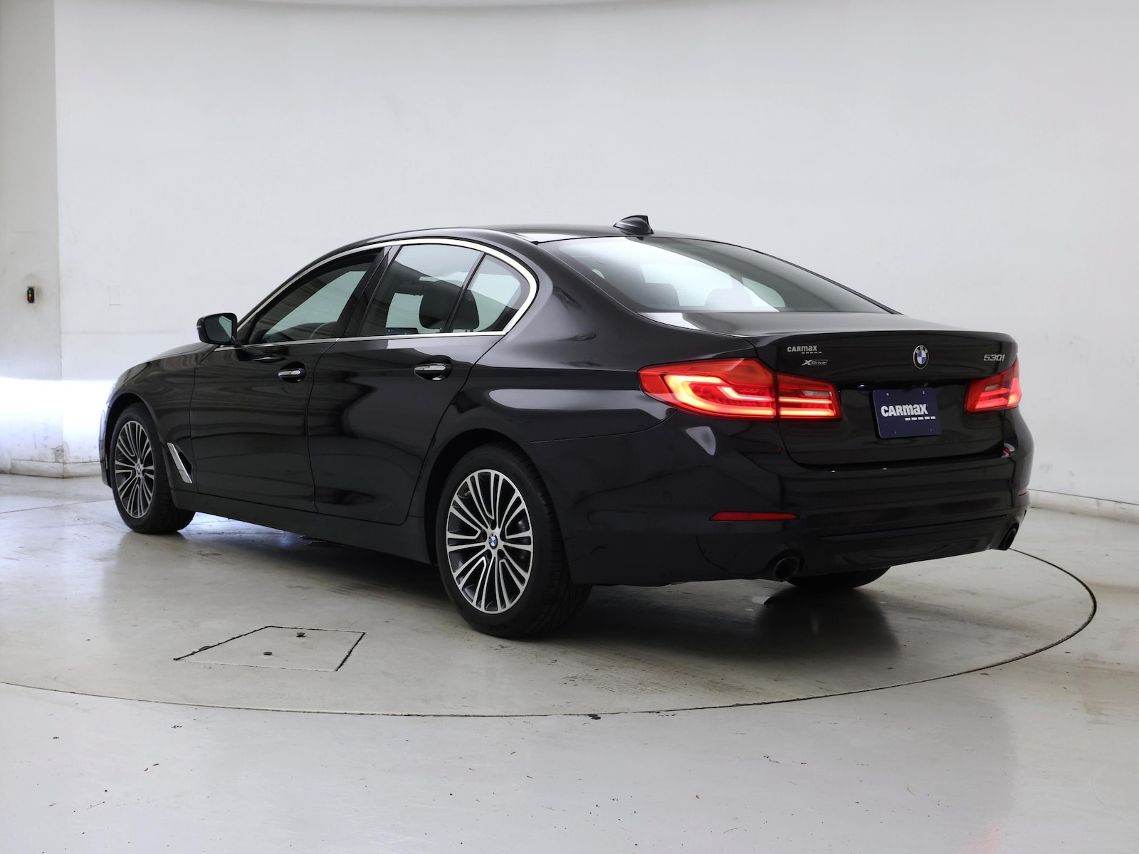 2017 BMW 5 Series 530i - Photo 3