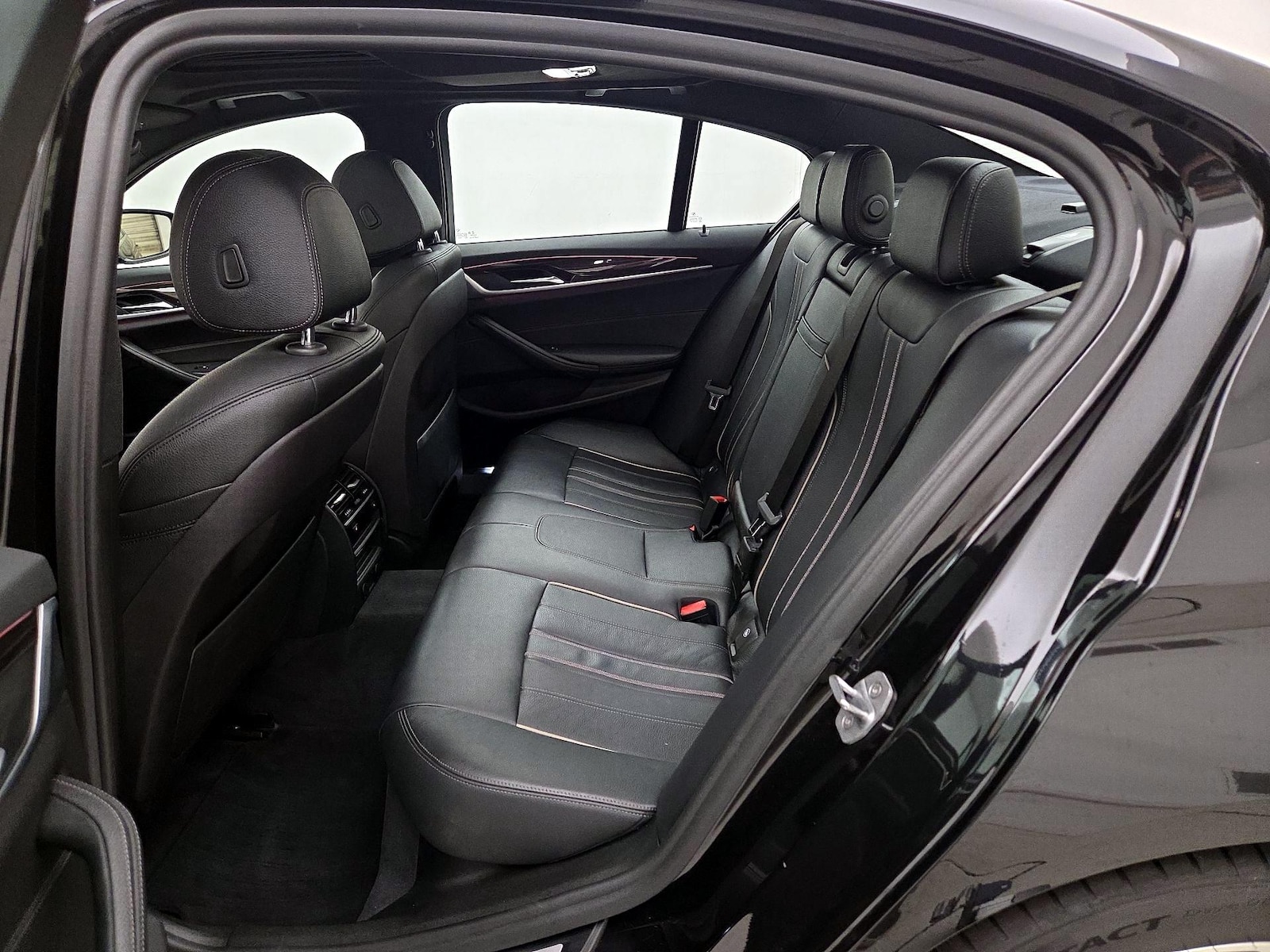 2017 BMW 5 Series 530i - Photo 22