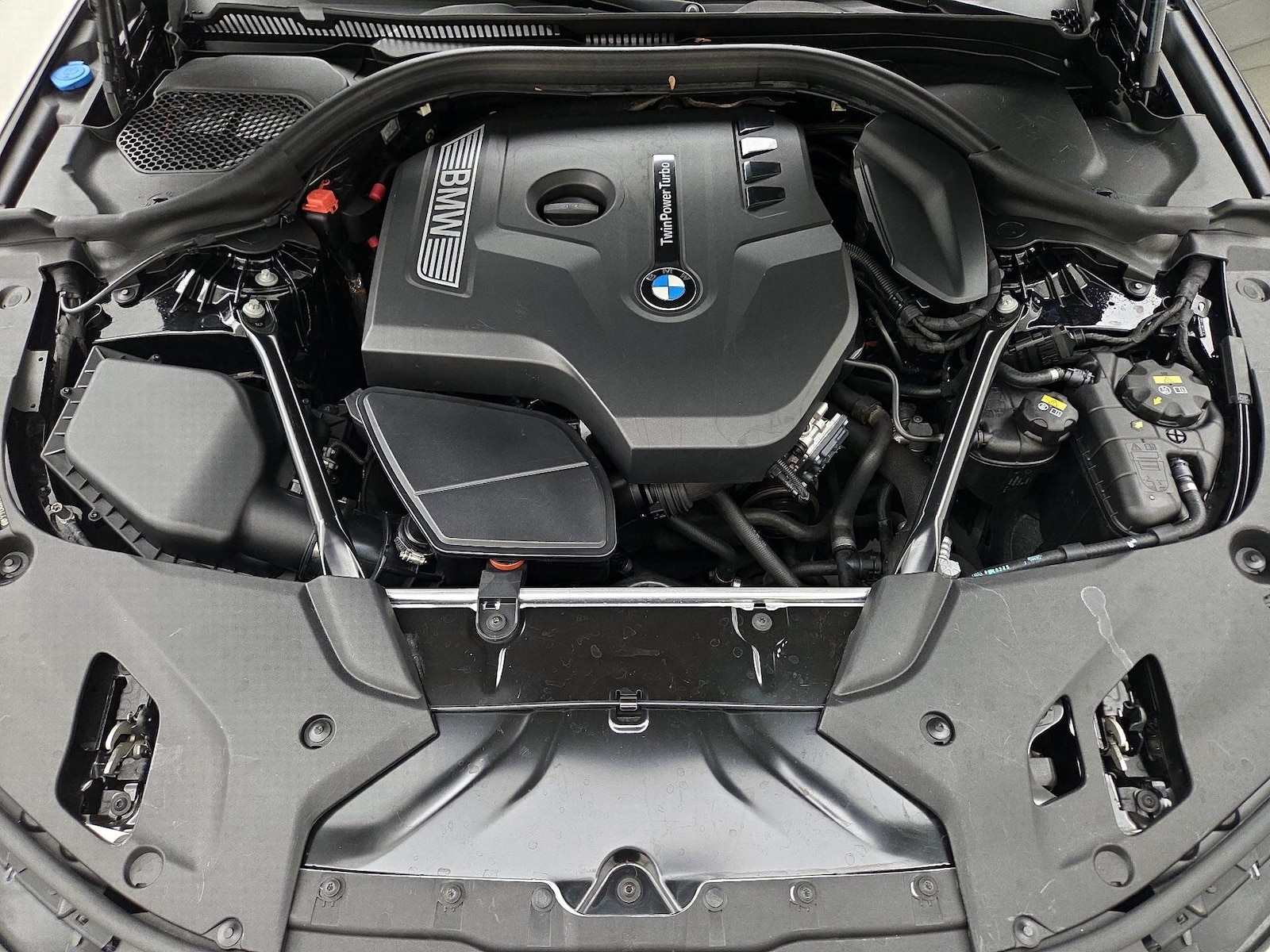 2017 BMW 5 Series 530i - Photo 24