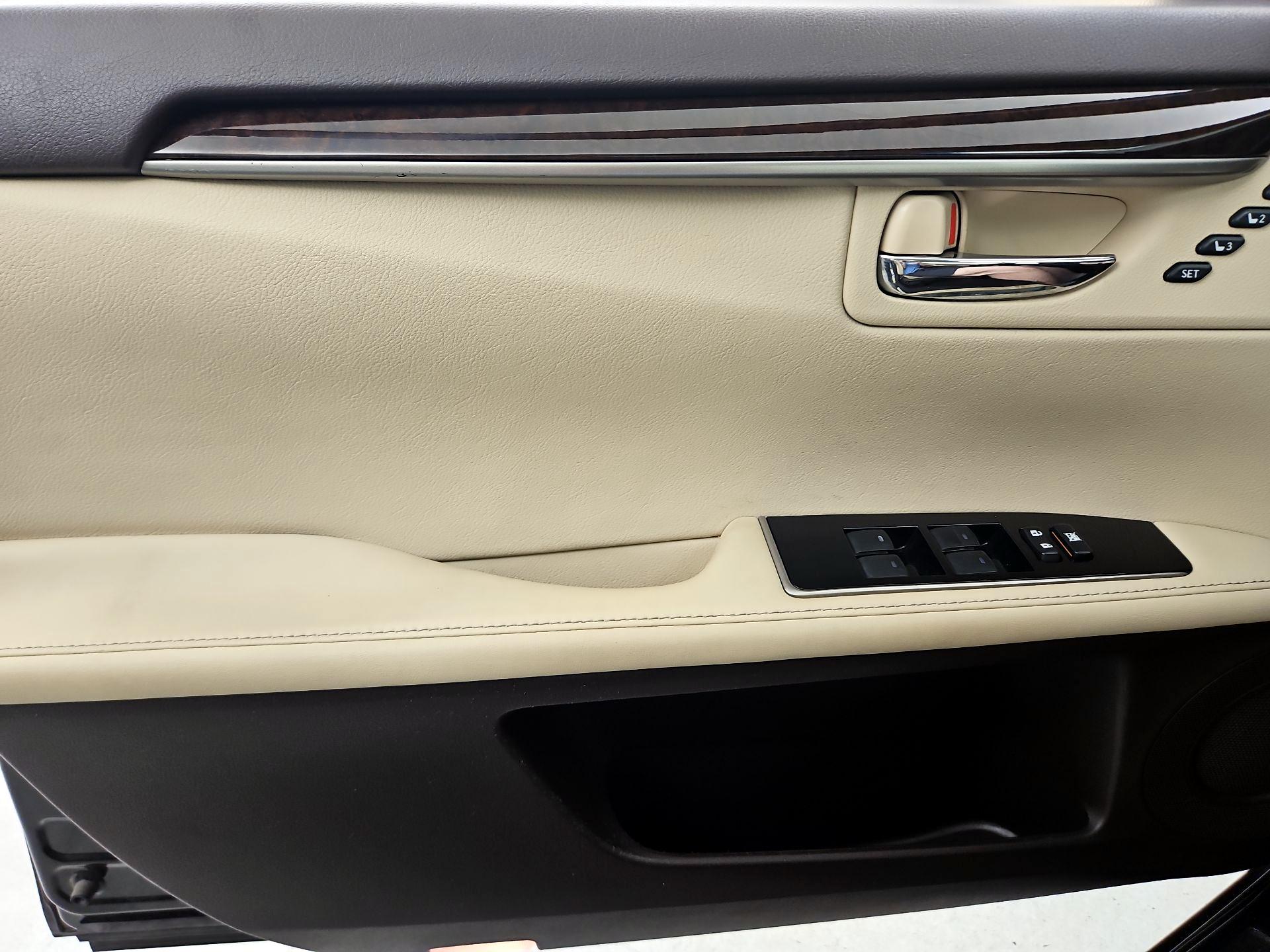 Thumbnail: 2016 Lexus ES - 12