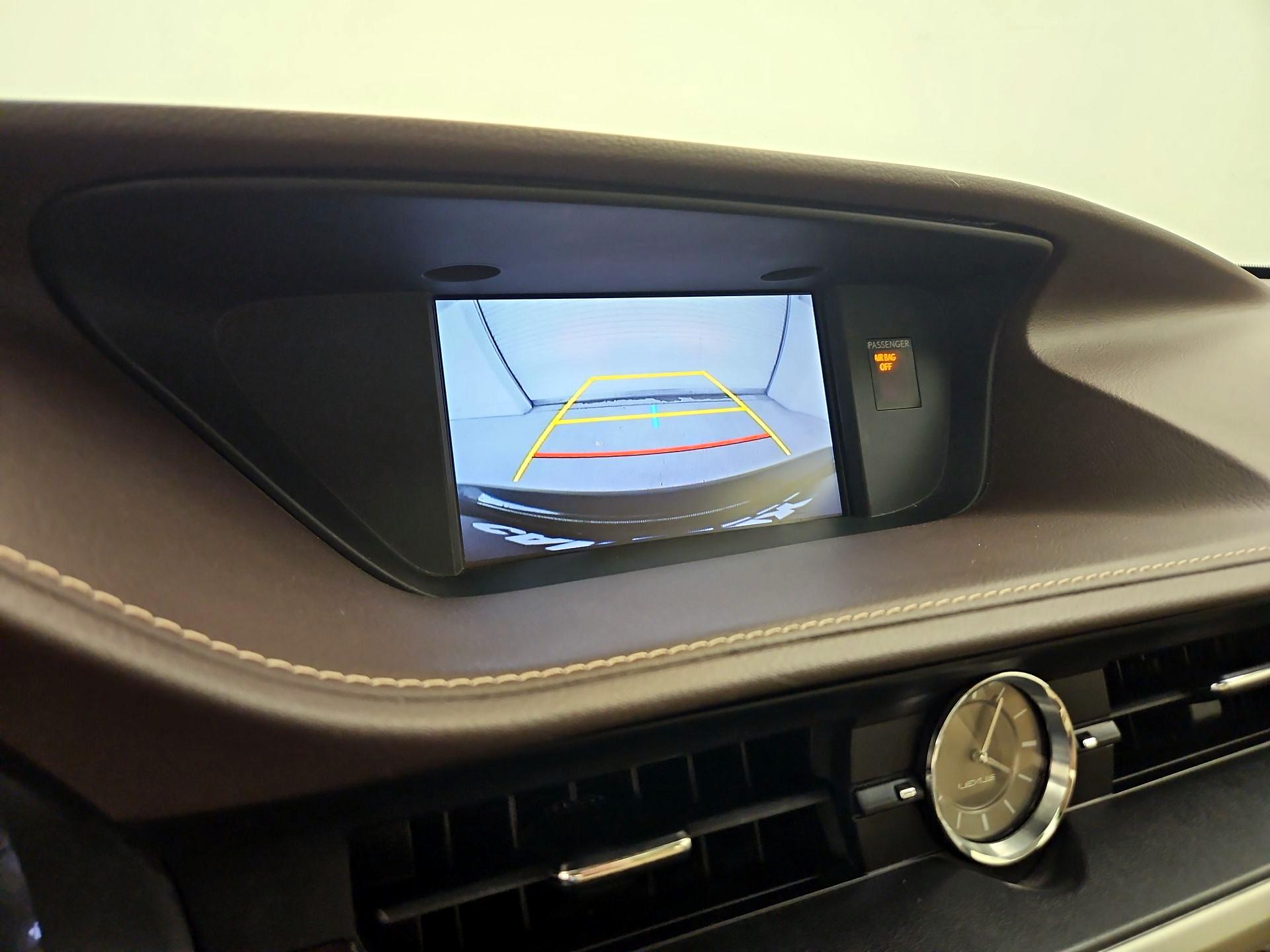 Thumbnail: 2016 Lexus ES - 15