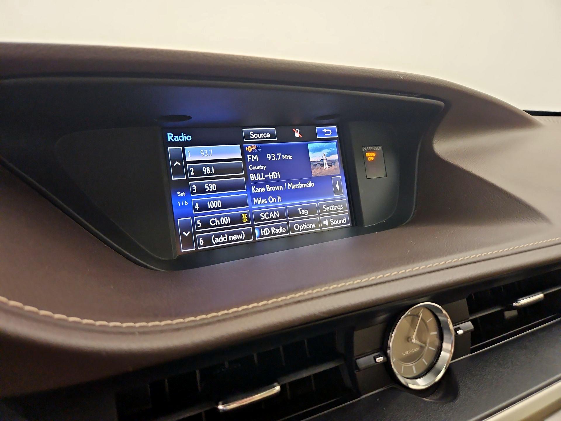 Thumbnail: 2016 Lexus ES - 16